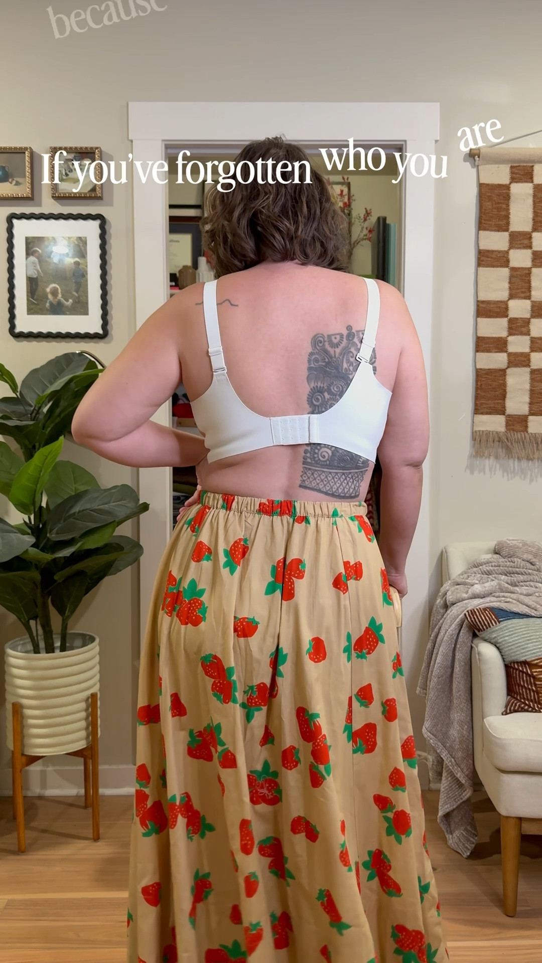 These exact pattern of the skirt is older, but available in different colors/patterns. Linked inspo for you ❤️

#LTKMidsize #LTKOver40