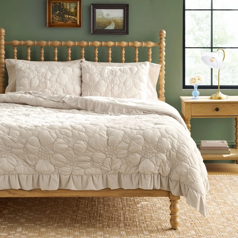 The Pioneer Woman Ruched Floral 3-Piece Comforter Set, Full/Queen, All Season, Linen | Walmart (US)