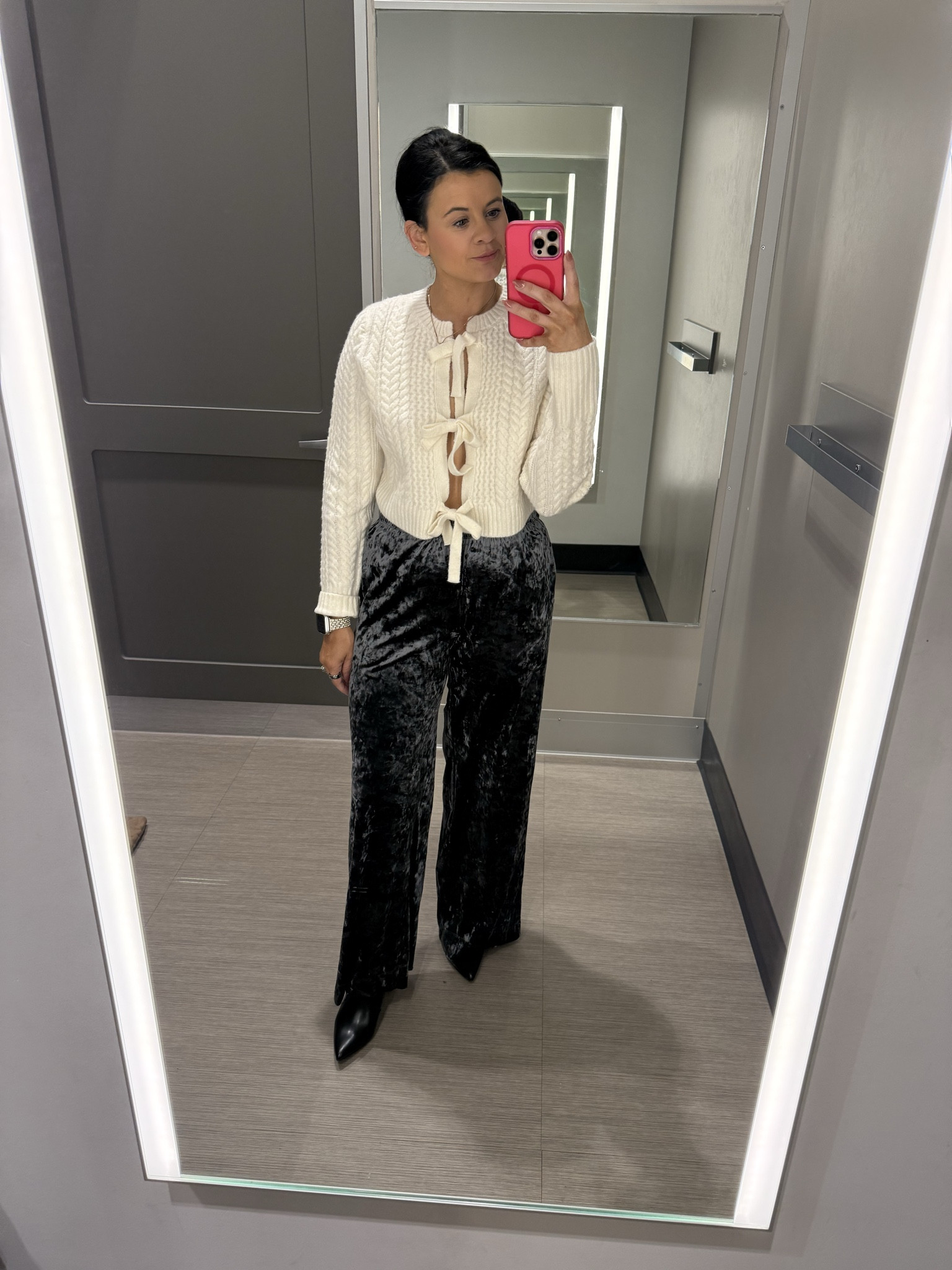 Top: Medium
Bottoms: Small


#LTKootd #LTKHoliday #LTKGiftGuide