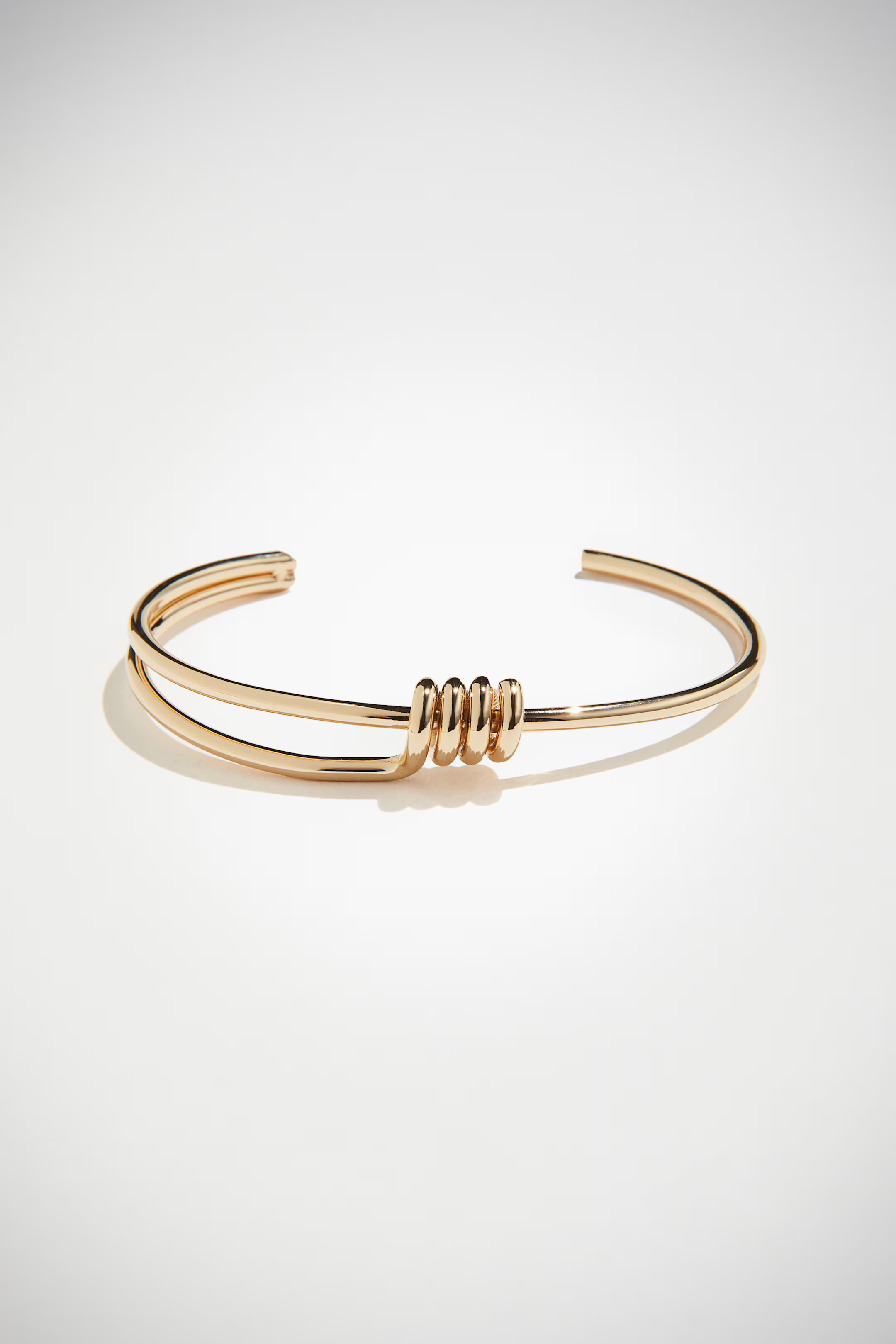 Cuff bracelet - Gold-coloured - Ladies | H&M GB | H&M (UK, MY, IN, SG, PH, TW, HK)