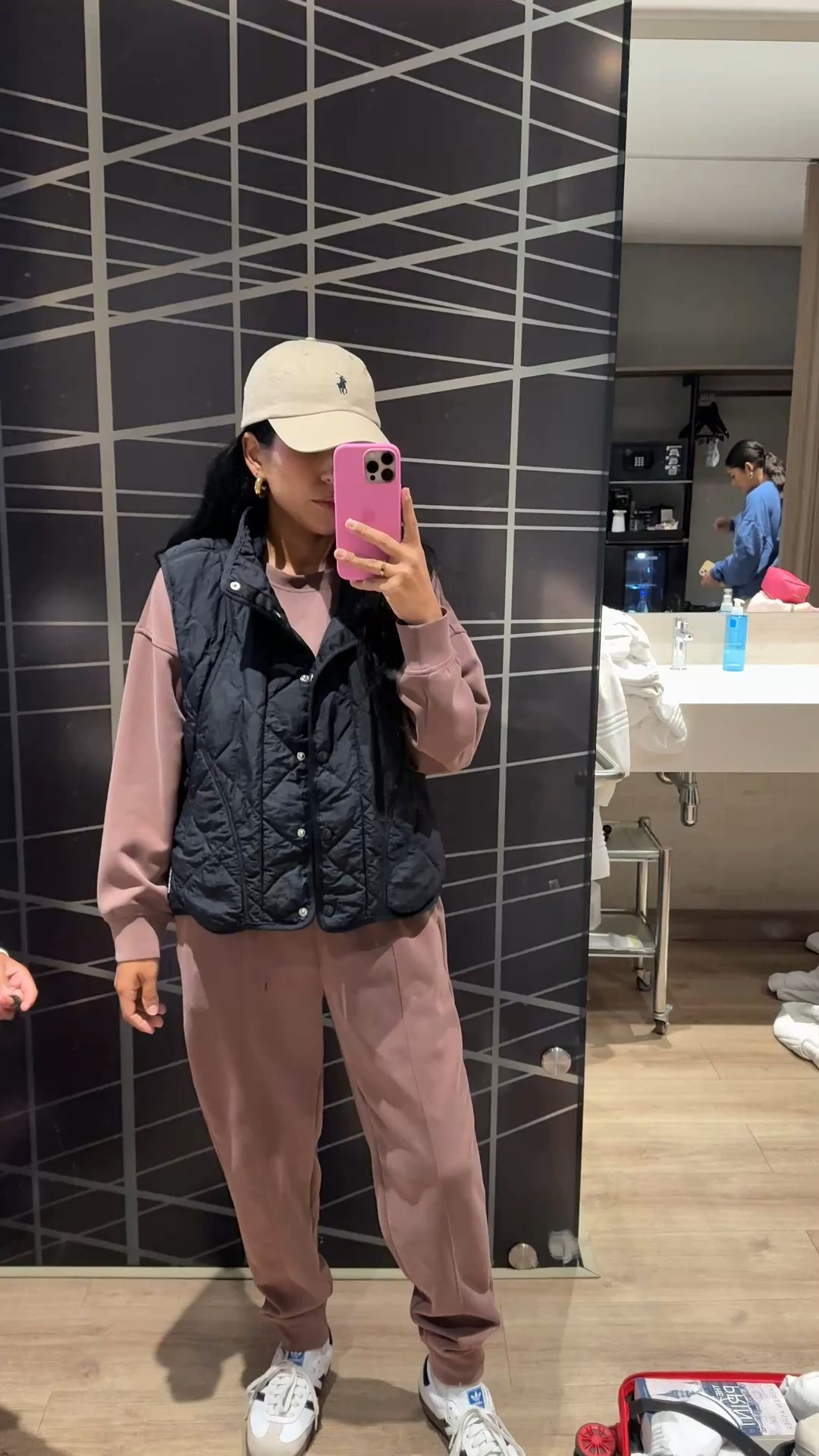 Comfy and casual outfit 🫶🏽

#OOTD #vest #adidas #hat 

#LTKStyleTip #LTKTravel #LTKSeasonal