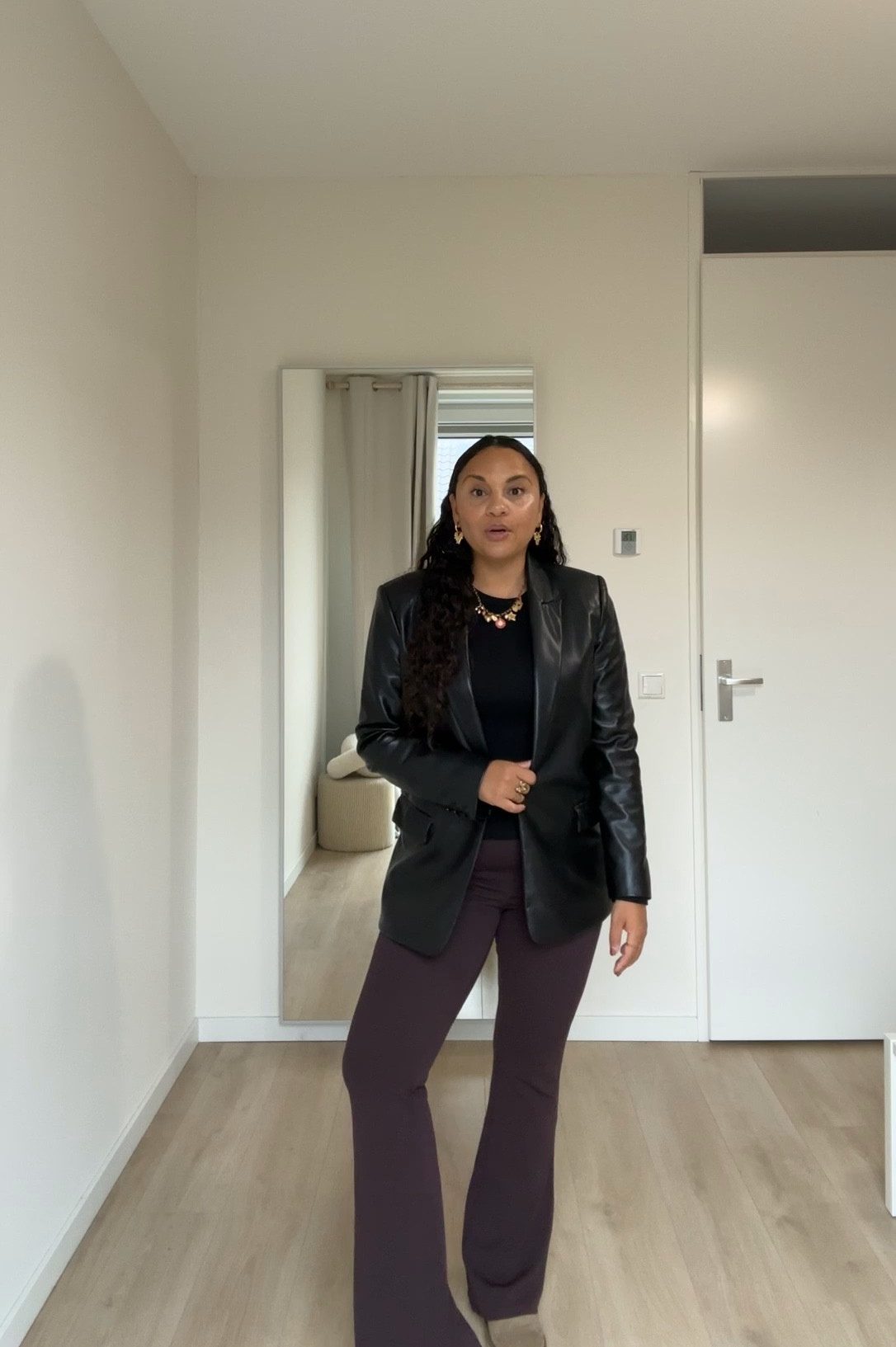 Casual office look h&m flared bordeax pants, longsleeve perfect dor layering 

Size S longsleeve
Size M flared 

#FashionMonth #LTKautumn #LTKnederlands