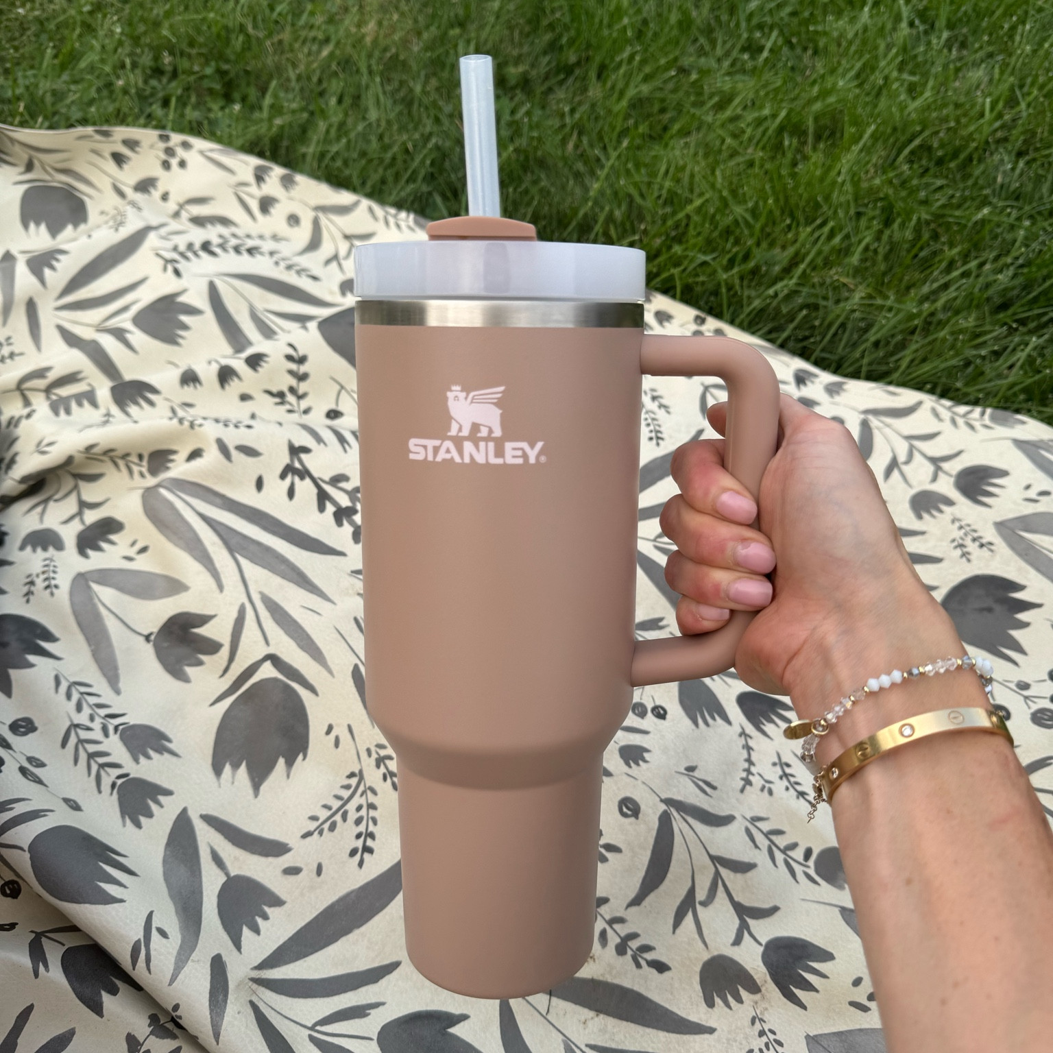 How many Stanley’s is too many?! This Almond Rose color is killing me 😍

#LTKFindsUnder100 #LTKActive #LTKSeasonal