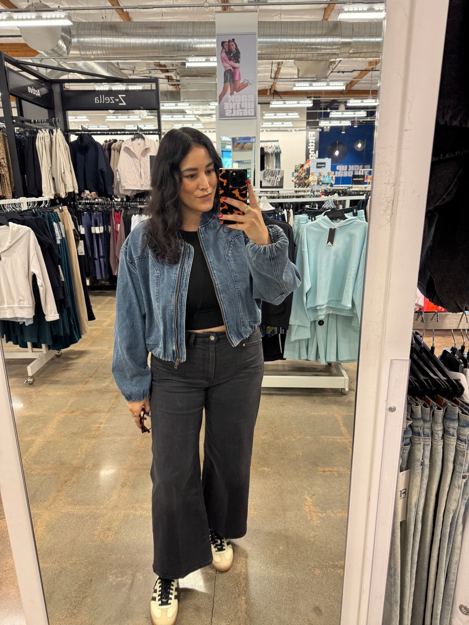 Cropped dark denim jacket that layers perfectly over basics and goes with everything.

Jacket // M
Denim // 10
Sneakers // 8

#LTKootd #LTKOver40