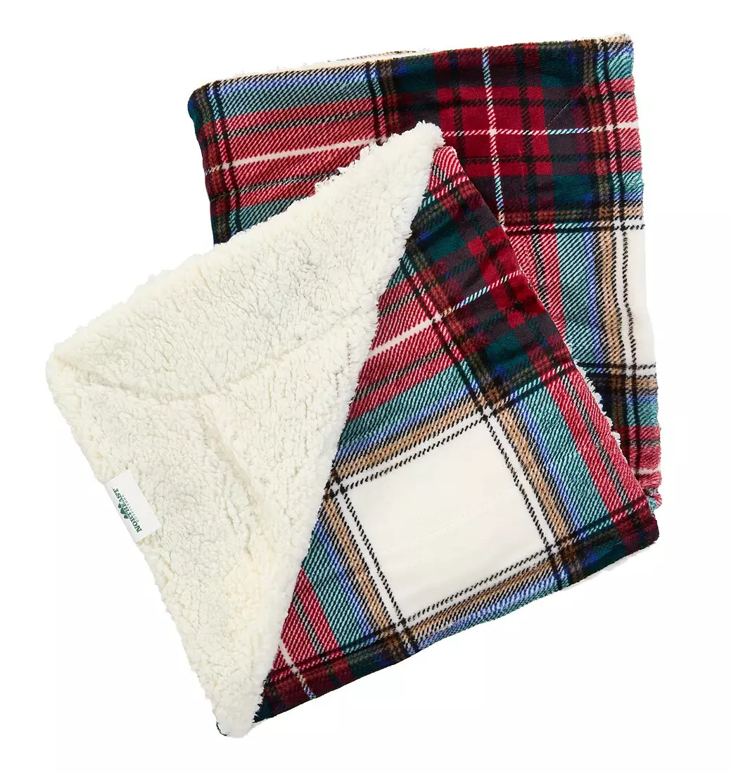 Northeast Outfitters Cozy Cabin Holiday Plaid Blanket | DICK'S Sporting Goods