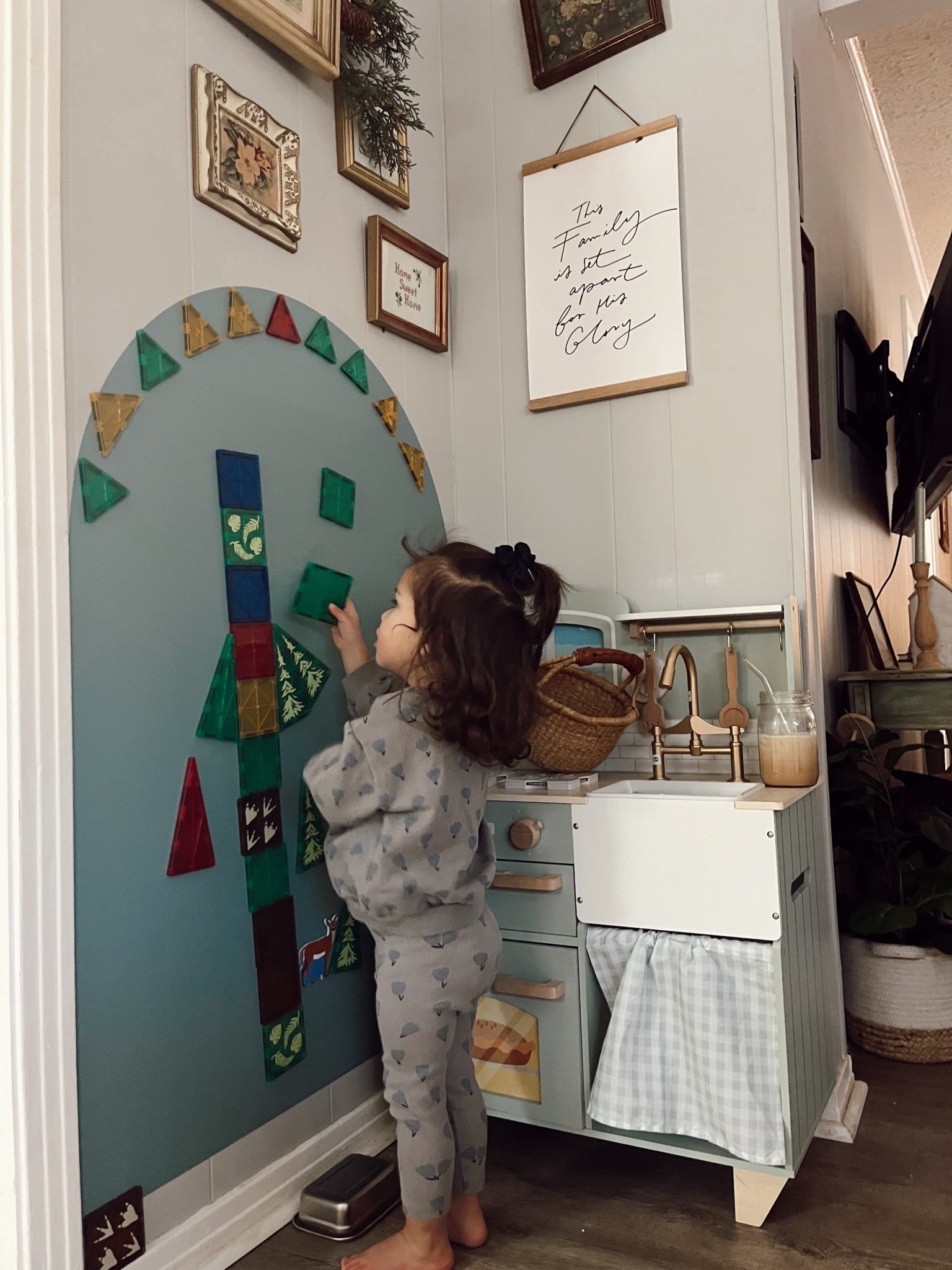 Toddler magnetic activity wall

#kidstoys #toddlertoys #toddleractivity

#LTKKids #LTKmomlife