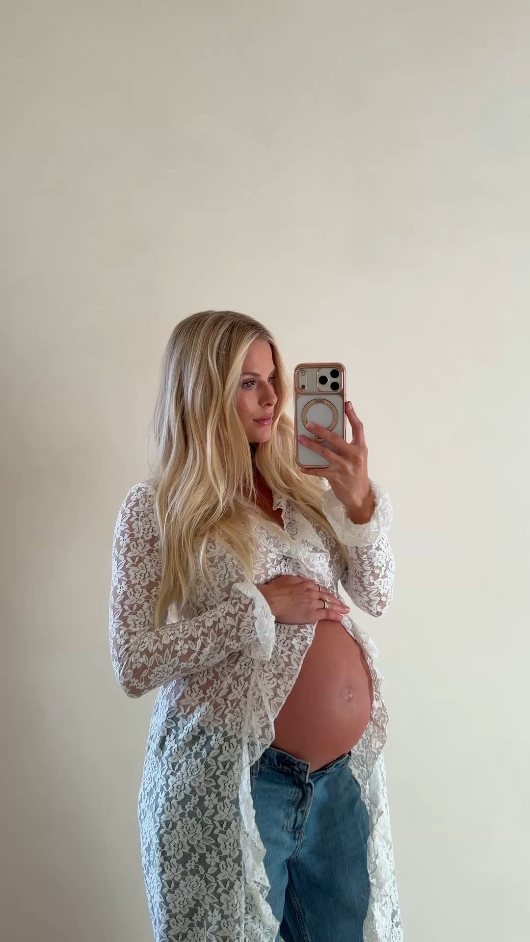 SIZE: large in top, 30 in jeans (sized up for pregnancy), code “KPGS20!” for discount on pointer finger ring, code KATHLEEN20 for discount on earrings. #kathleenpost

Maternity shoot outfit, neutral look, bump friendly, maternity look