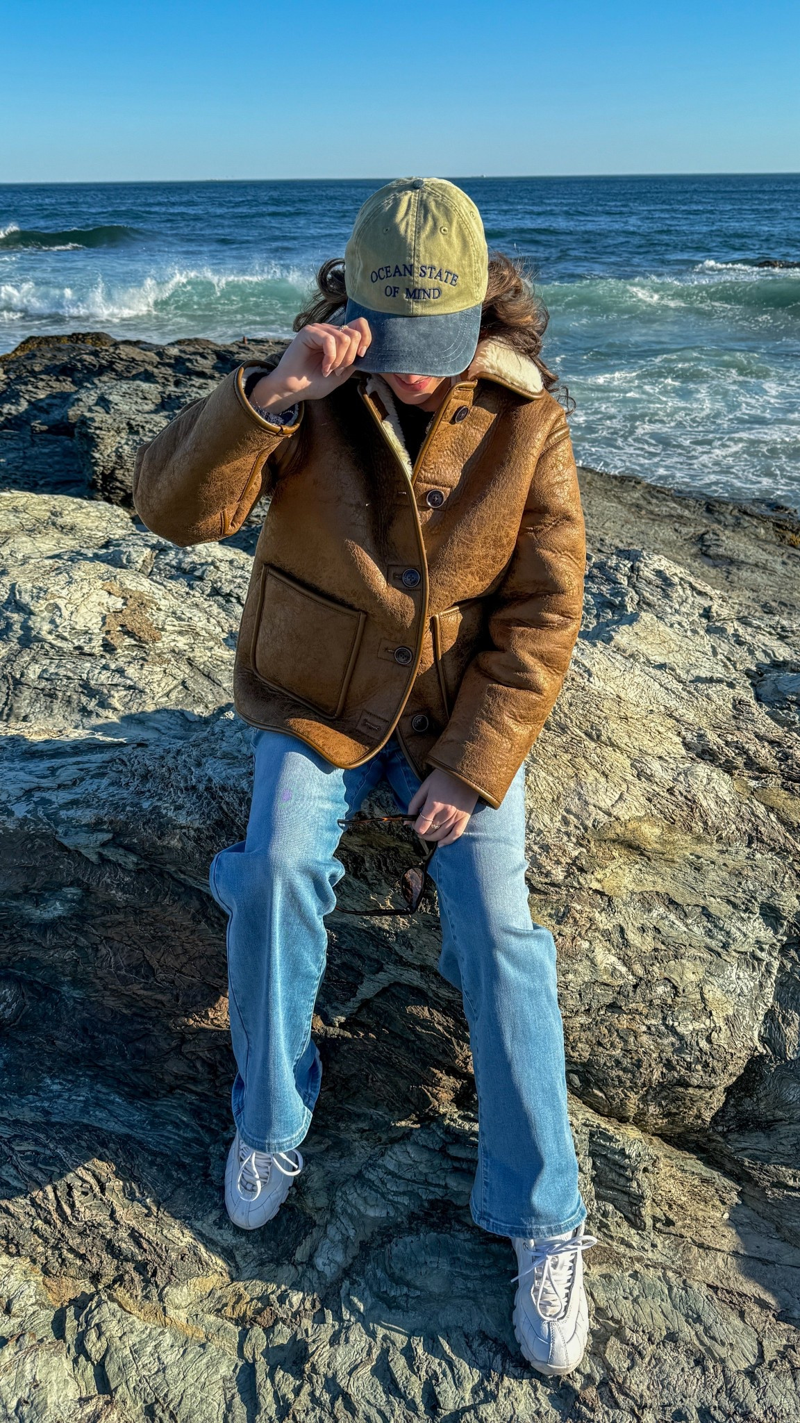 Ocean State of Mind 🌊🫶🏻 Jacket originally from AE but I linked similar below! 🫶🏻

Reversible jacket / blue jeans / white sneakers / sherpa jacket / brown sherpa jacket / sherpa jacket / brown suede coat 

#LTKTravel #LTKootd #LTKPetite