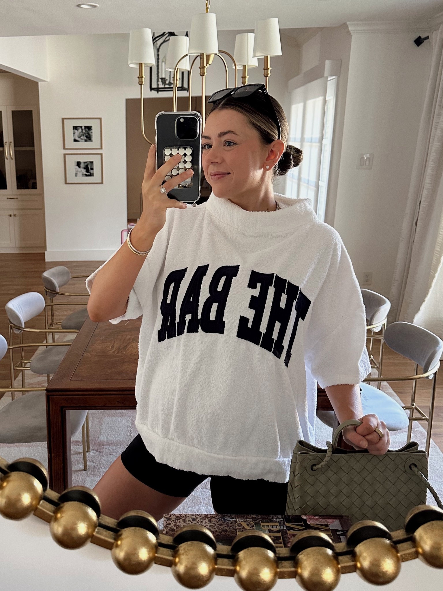 Obsessed with this short sleeve mockneck sweatshirt from the bar 

#LTKBump #LTKFindsUnder100 #LTKActive