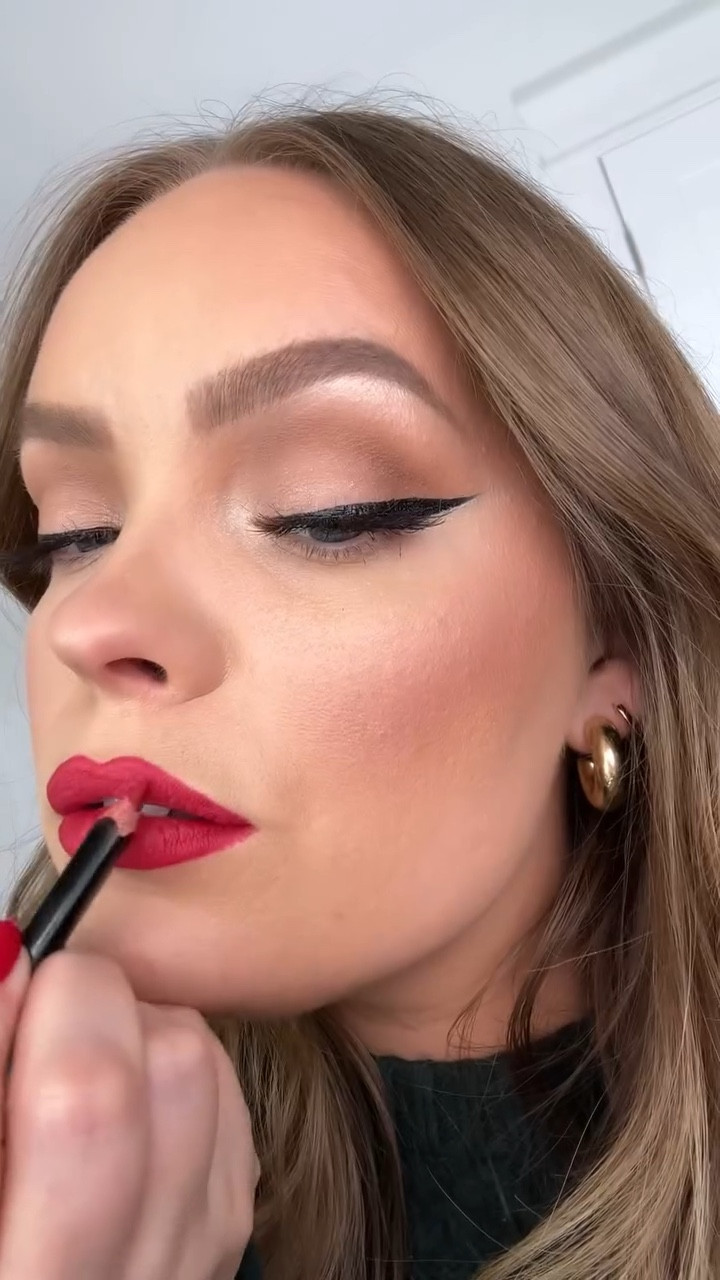 How to create a classic Christmas makeup look ❤️✨

#LTKHoliday #LTKWatchNow #LTKBeauty