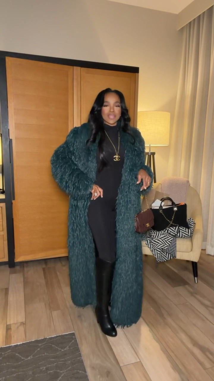 
This look was all about effortless glam for our last night out in Napa Valley — cozy layers, elevated textures, and pieces that photograph beautifully from dinner to late-night cocktails.

Perfect for wine tastings, upscale dinners, girls’ trips, or a weekend getaway look that feels polished but still comfortable.

📏 Sizing & fit details  
Wearing size Small  
Height: 5’4”  
Bust: 34D | Waist: 27” | Hips: 40”

Pieces like this are easy to rewear and style multiple ways, which means the cost per wear keeps dropping — a smart long-term shopping strategy for trips and special moments.

Tap to get details and save this look for your next getaway.  
Follow me on Instagram and YouTube @kirasfashionfinds
