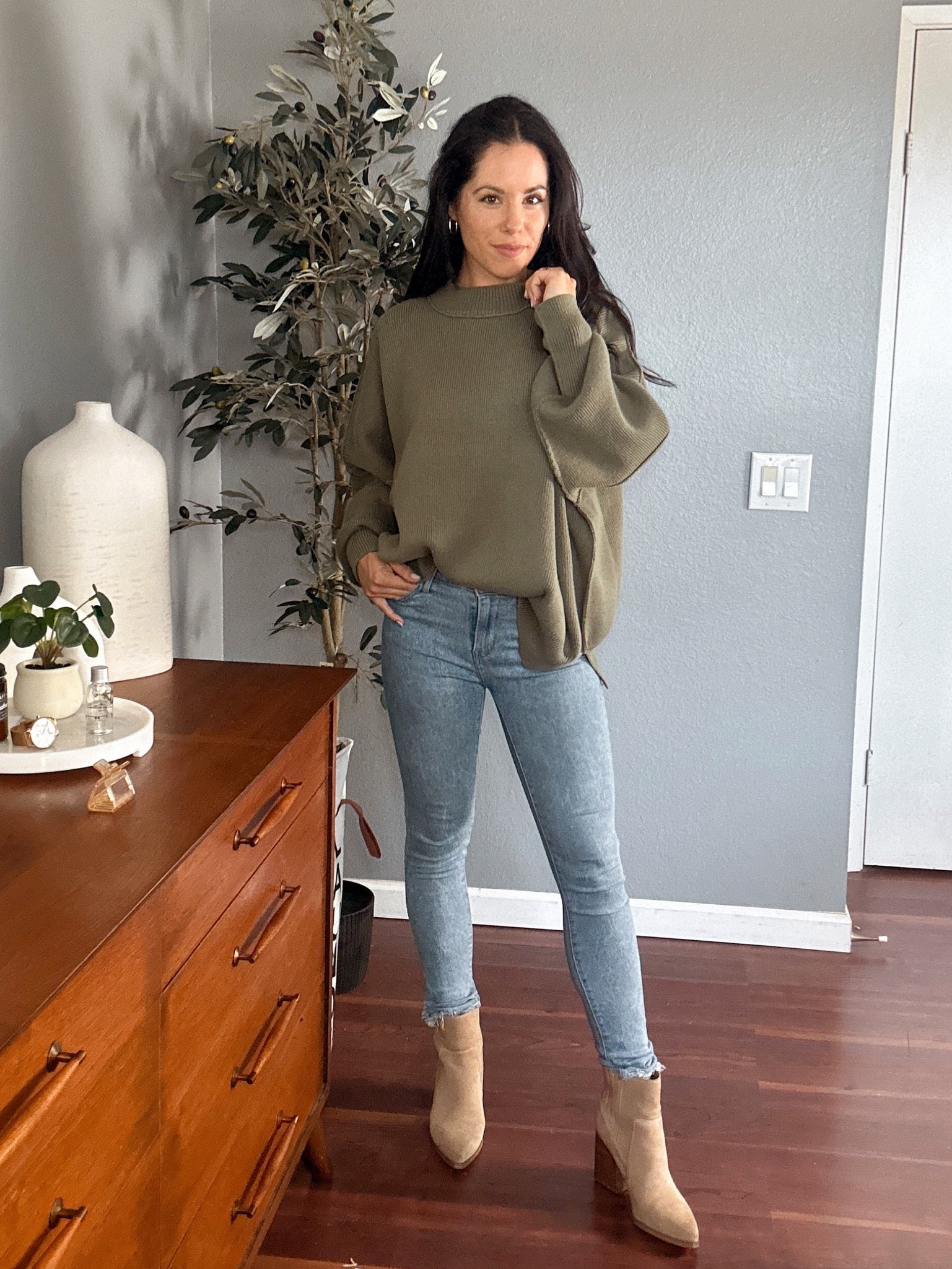 Sweater weather is here! And Vici Dolls did not disappoint 👏🏼😍. The comfiest and most chic autumn sweater 🔥. 

#LTKfindsunder100 #LTKshoecrush #LTKSeasonal