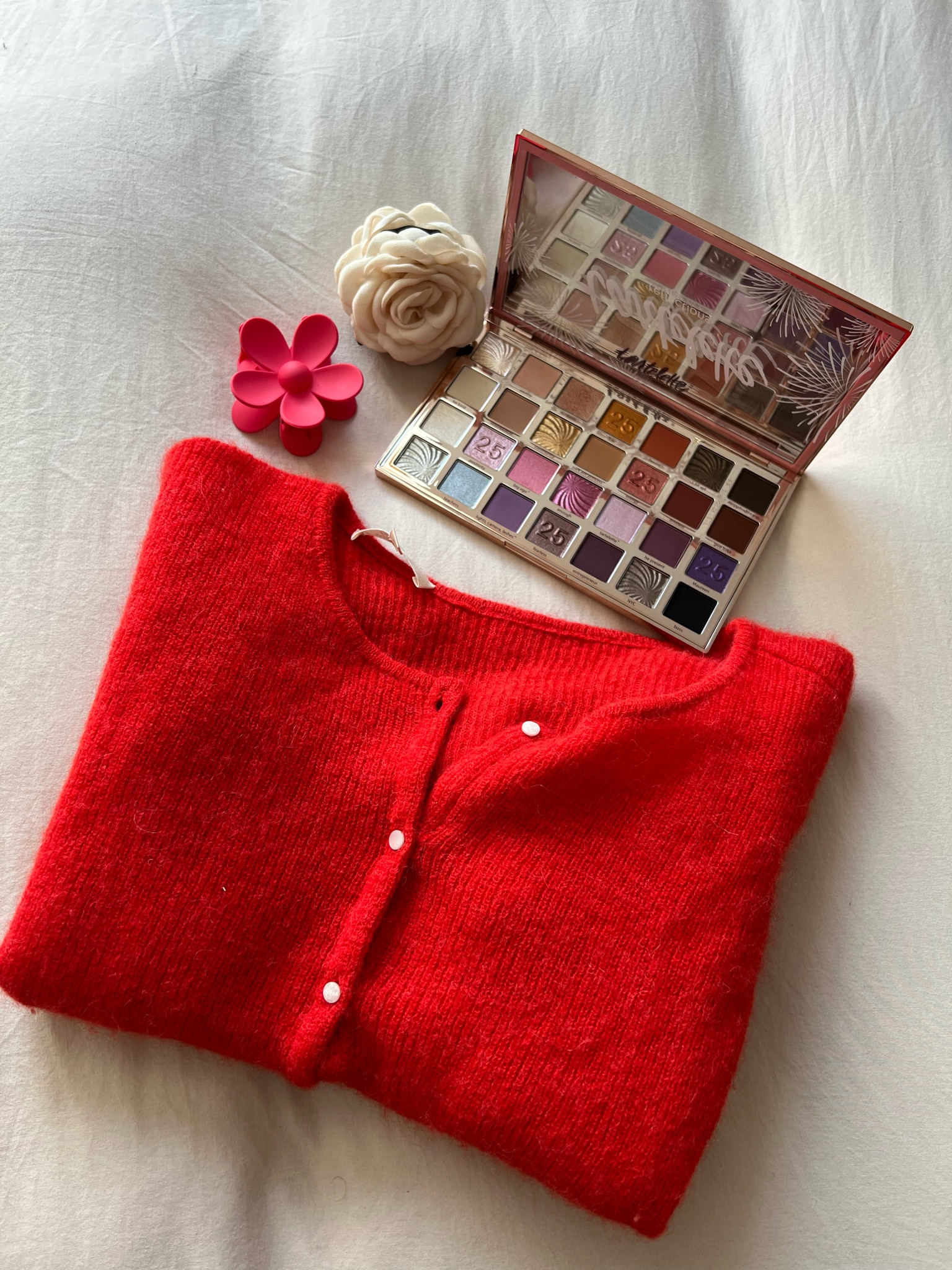 Red cardigan ♥️🍓 

#LTKbeauty #LTKfrance #LTKautumn