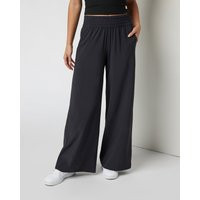 Vuori Villa Wideleg - Shorts | Black | Medium | Vuori Clothing (US & Canada)