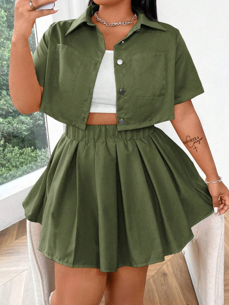 SHEIN EZwear Plus Size Single-Breasted Solid Color Short Sleeve Top And Pleated Mini Skirt Set | SHEIN