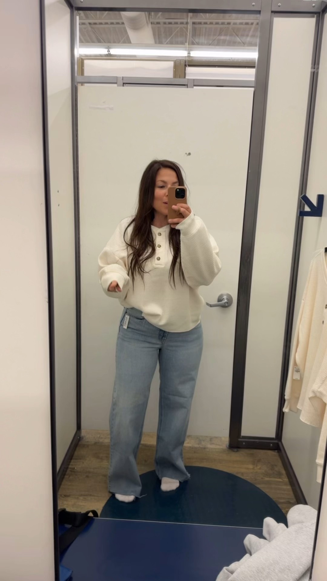 I need this top in every color and these pants fit perfectly !

#LTKMidsize #LTKmomlife