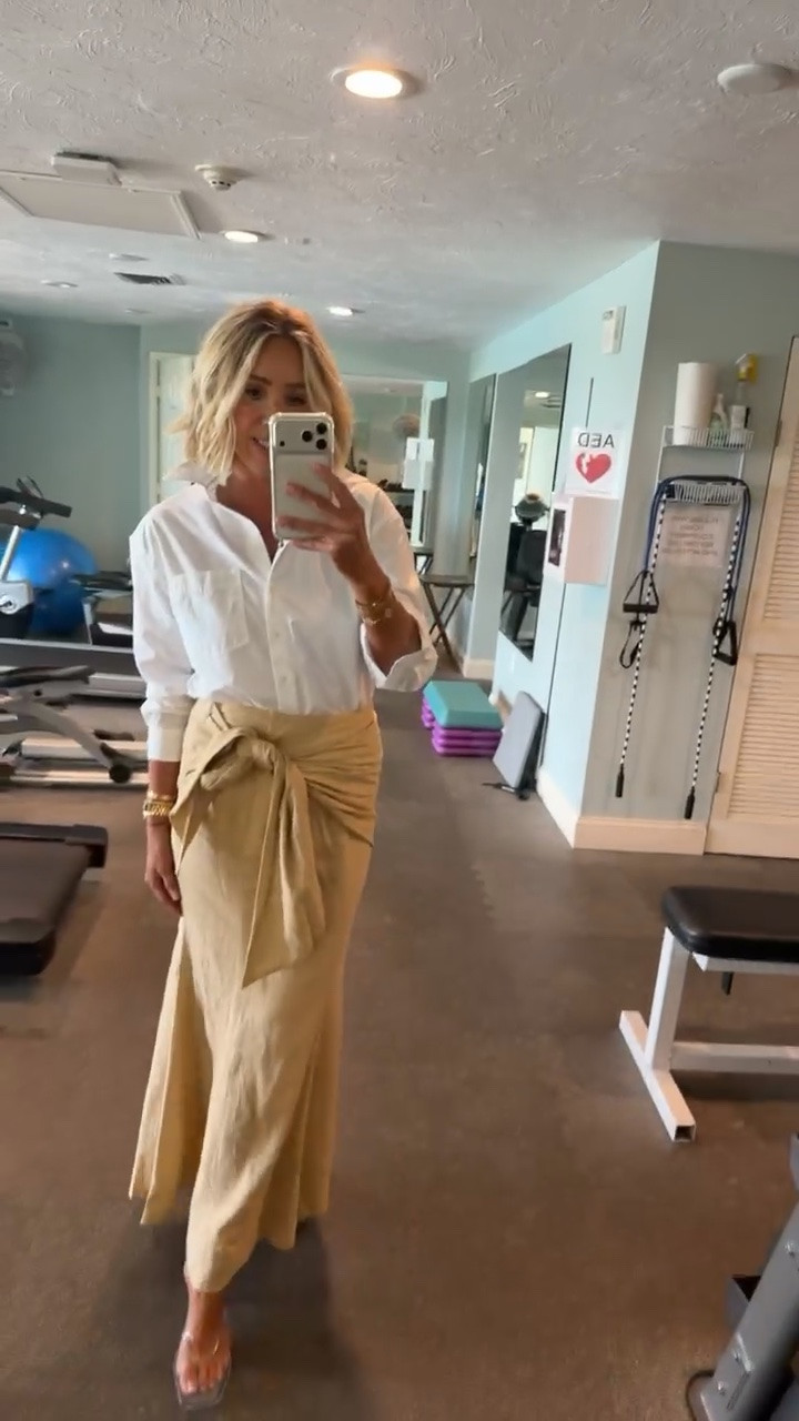 Target did it again… this skirt is 🔥🔥🔥!! Wearing a size 6 👏

#LTKootd #LTKdayinmylife #LTKSeasonal