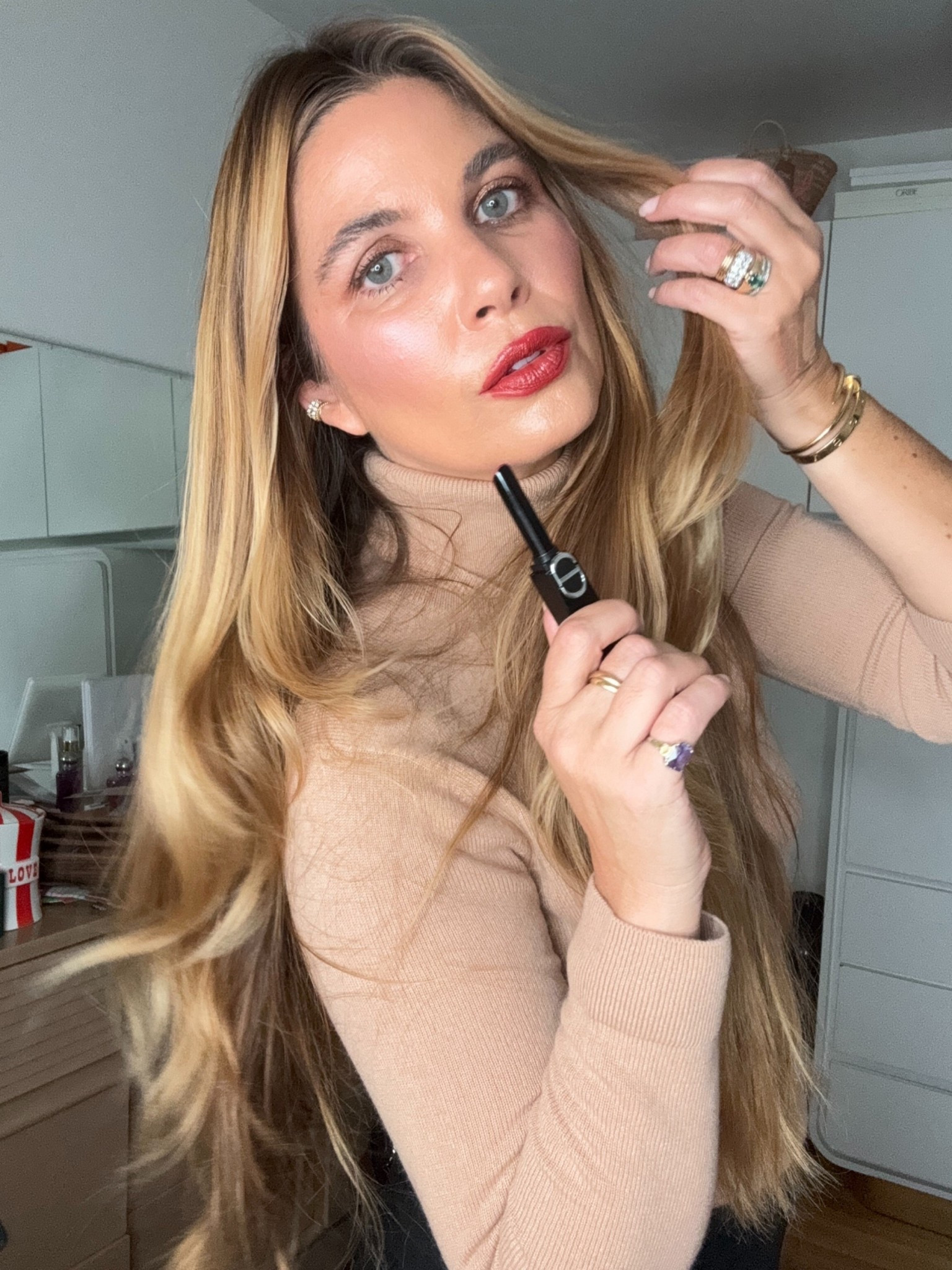  A timeless holiday party look with 6 products and a super soft cashmere sweater…classics for the win!
//Shades//
Sweater: Medium in Camel
Primer: Glow
Foundation: 3WO
Blush: Radiant blush
Eyes: Shade 1 Sepia
Lips: 550 Red Shock
Fragrance: Cairos

@NeimanMarcus #NeimanMarcus #NeimanMarcusPartner

#LTKGiftGuide #LTKHoliday #LTKBeauty