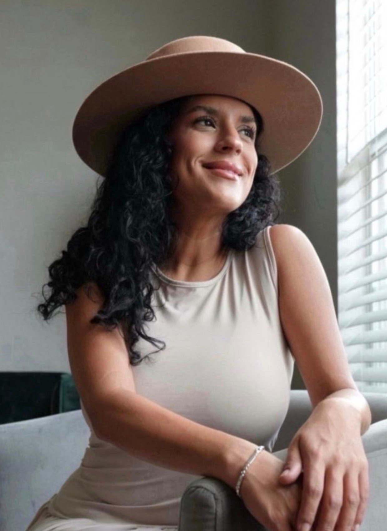 Neutral tones and a statement hat 🤎 Keeping it simple, polished, and timeless.

#NeutralStyle #EverydayStyle #ClassicStyle

#LTKdayinmylife #LTKootd #LTKSeasonal