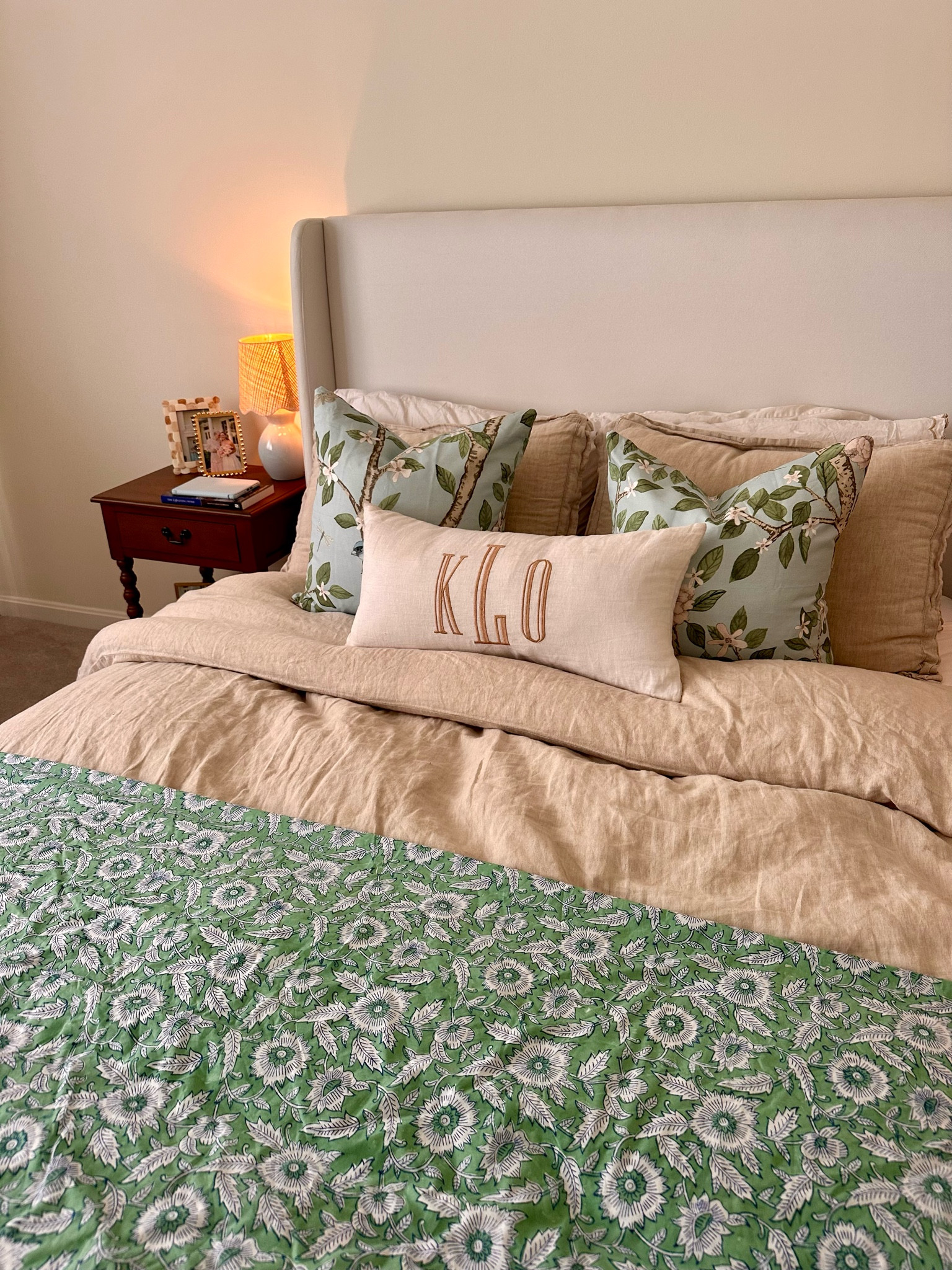 Making our neutral bedroom more colorful and fresh! 

Grandmillenial bedroom, chinoiserie decor, chinoiserie pillows, scallop lamps, Serena and Lilly dupe, linen bedding, monogram pillow

#LTKHome #LTKFindsUnder100 #LTKFindsUnder50