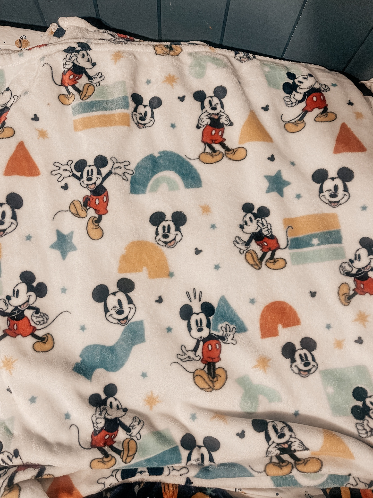 Miles’ Mickey Mouse blanket got a lot of love in yesterday’s story so I found the link for y’all🩵

Mickey Mouse blanket / toddler boy room / brittneyablog

#LTKFamily #LTKKids #LTKBaby