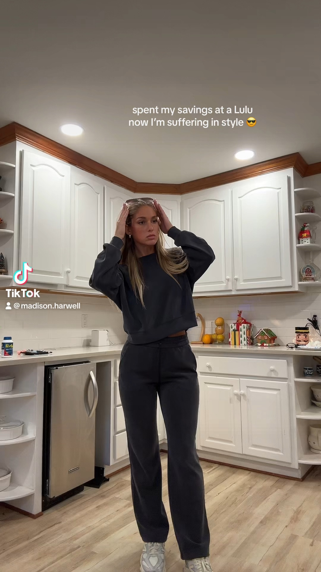 living in this set from lulu for the rest of the year 😭 for reference im 5’8 and wearing size 6 in the pants and top! 