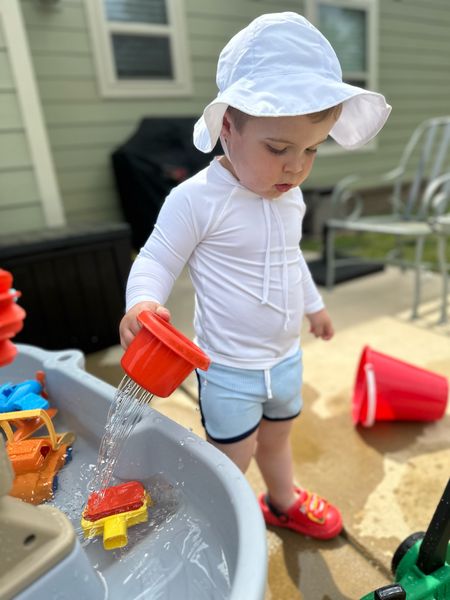 My new fave swim trunks for my toddler! So cute from Target! And only $10! 

Toddler boy style,
Toddler swim
Target style 

#LTKbaby #LTKswim #LTKkids