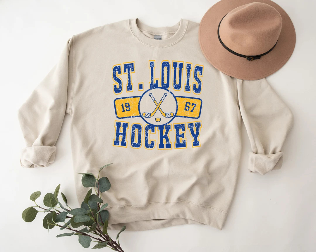 Retro St. Louis Sweatshirt Distressed Crewneck Throwback T-shirt Vintage Hoodie Gift for Saint Lo... | Etsy (US)