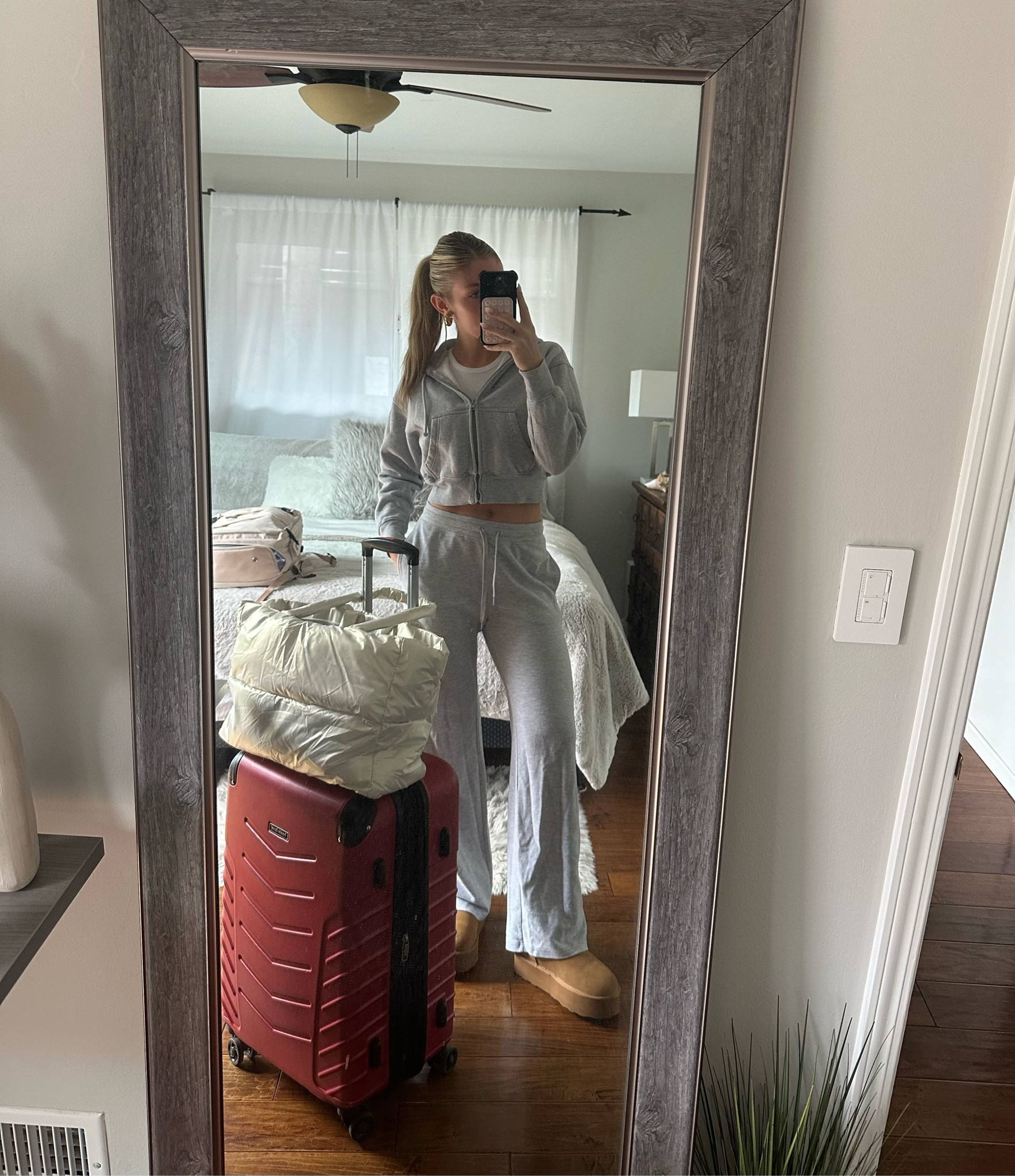 Cozy travel day! 🧳✈️ ☁️

#LTKStyleTip #LTKTravel #LTKItBag