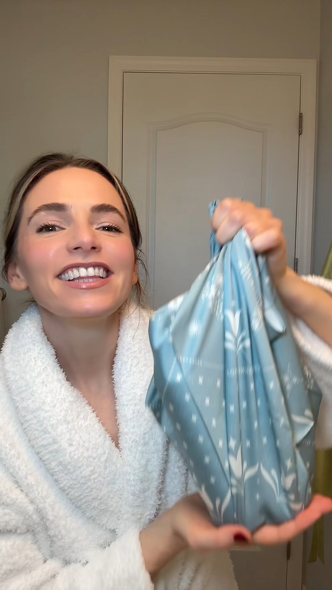 clean haircare & beauty gifts that will help your bestie slow down - this @Innersense Organic Beauty bundle is such a perfect present 🎁 🤍🩵 featured in the gift bundle: I Create Shine (a clean hair oil that leaves the hair shiny and beautiful), I Create Finish (the perfect clean hairspray),  Hydrating Hair Mask (a clean hair mask to nourish and restore damaged dry) and the hair) and the Awaken Body Wash (which smells like a luxury hotel) 🧖‍♀️ #innersenseholiday #innersenseorganicbeauty #cleanbeauty #cleanhairproducts #giftsforher 

#LTKHoliday #LTKGiftGuide #LTKBeauty