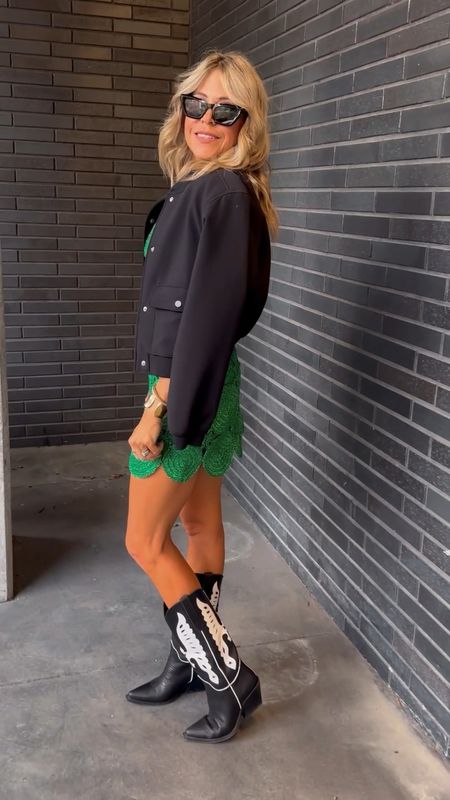 NOW TRENDING: green 💚 | you will love the price point of my black bomber jacket 

sizing: dress runs TTS, wearing a size small


#LTKFindsUnder100 #LTKVideo #LTKOver40