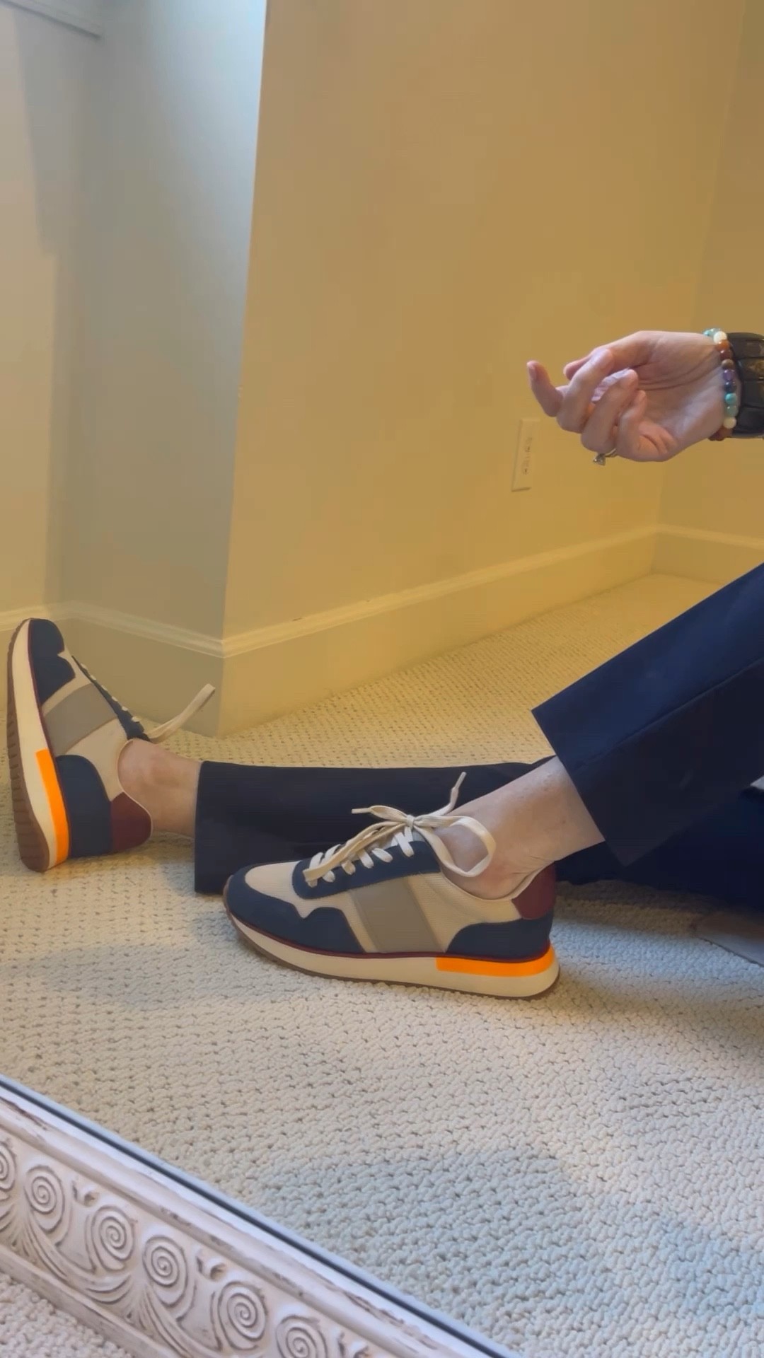 Adoring these fall sneaks! #sneakers #casualfriday #weekendwear #casualworkwear 