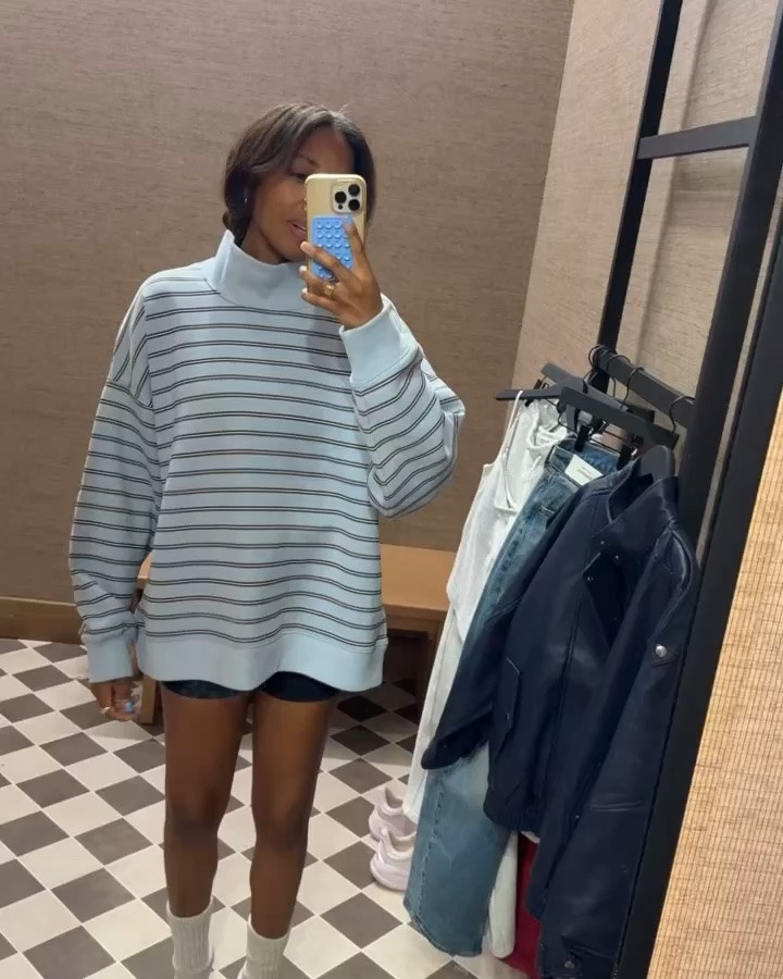 I LOVE a mock neck sweatshirt 😍 this is super soft! I’m wearing a medium to get the feel oversized look. Comes in several colors but stripes will get me every time! So good over workout clothes or just a casual day running errands. Even make it a part of your thanksgiving day outfit!