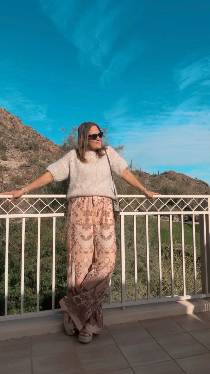 Can you guess who? 😂😂😂

Wearing large top and pants! Both are Gorgeous material! 

#LTKdayinmylife #LTKootd #LTKOver40