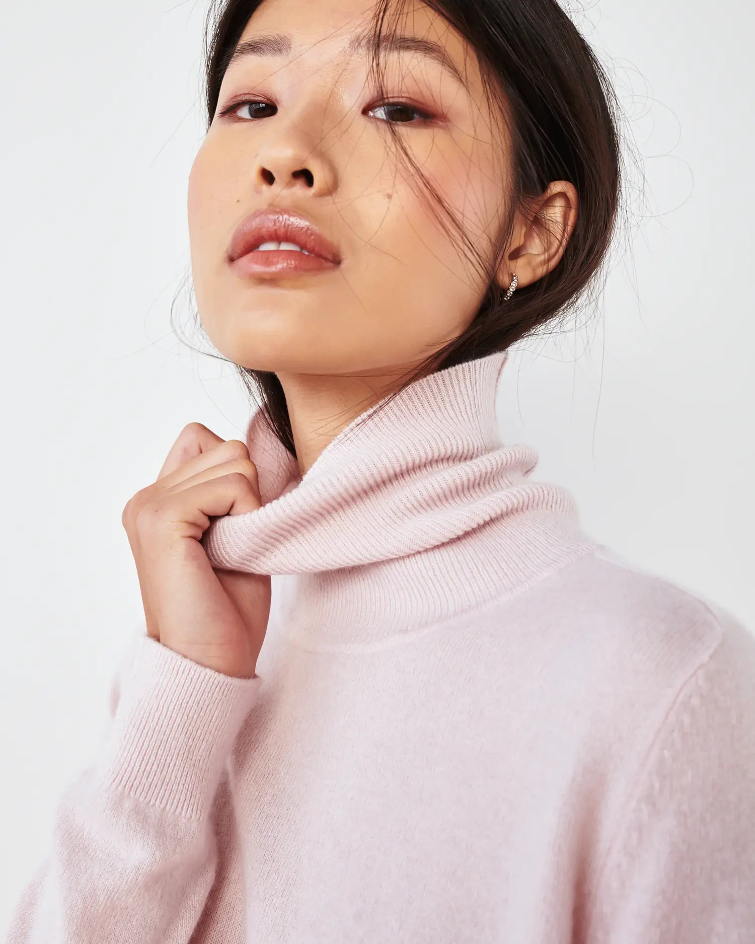 Lightweight Mongolian Cashmere Turtleneck Sweater | Quince