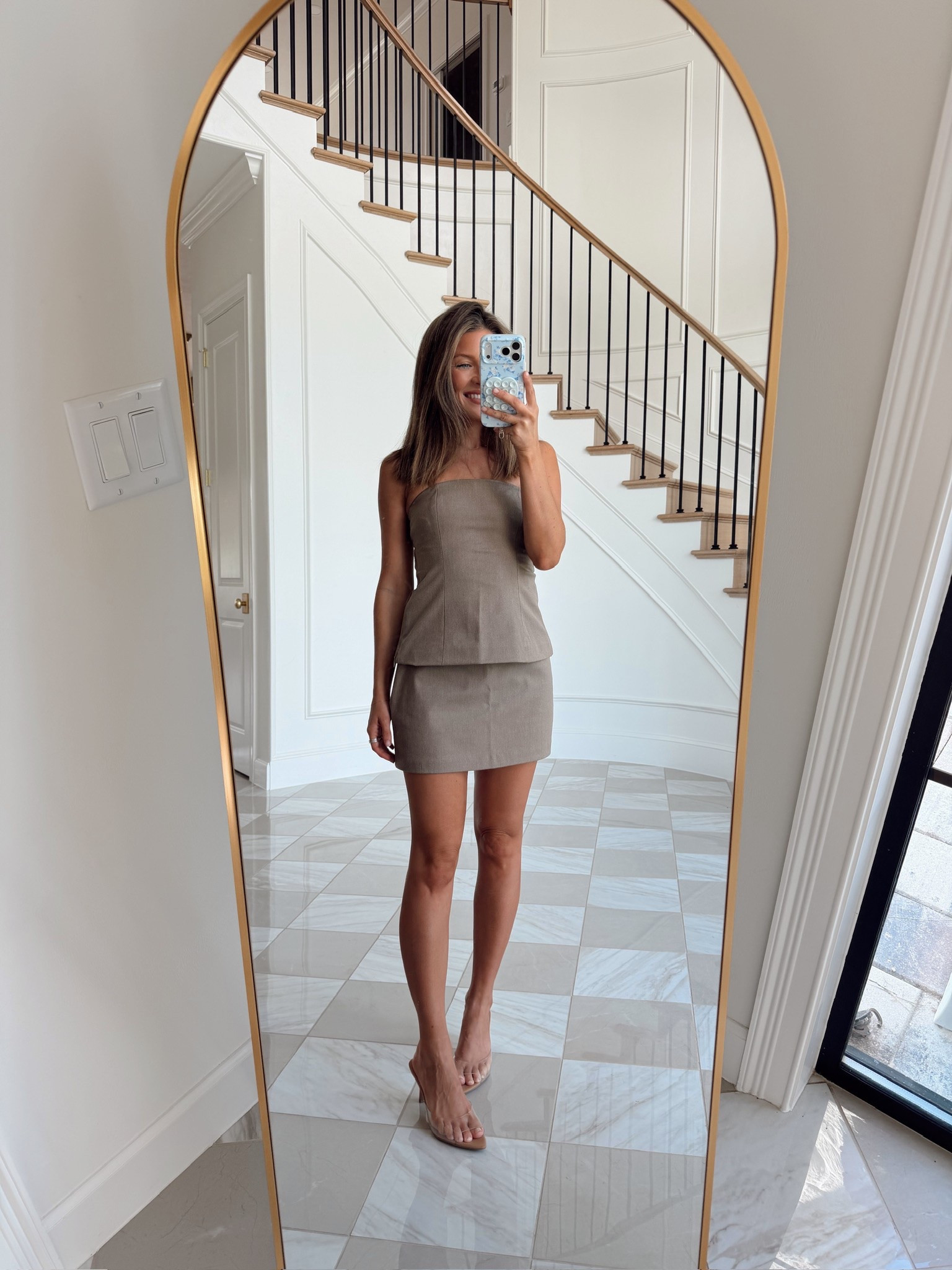 Chic cocktail or date night set from @abercrombie 


#salealert #ootd