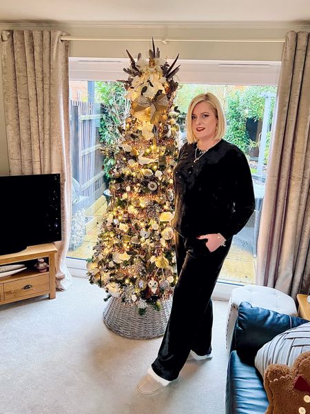 Hi everyone! Christmas is coming & this time of year I love to cosy up in loungewear & tracksuits by the tree. I’m wearing a new black velour two piece which is also available in burgundy. It’s very soft & comfortable & looks smart too. Also available in different leg lengths. I’ve linked my new sheepskin slippers too though sizes left are limited. 


U.K. blogger, tall, midsize, over 40, M&S, marks and spencer , joggers, sweatshirt, trousers, TKmaxx, tk maxx  



#LTKover40 #LTKstyletip #LTKeurope