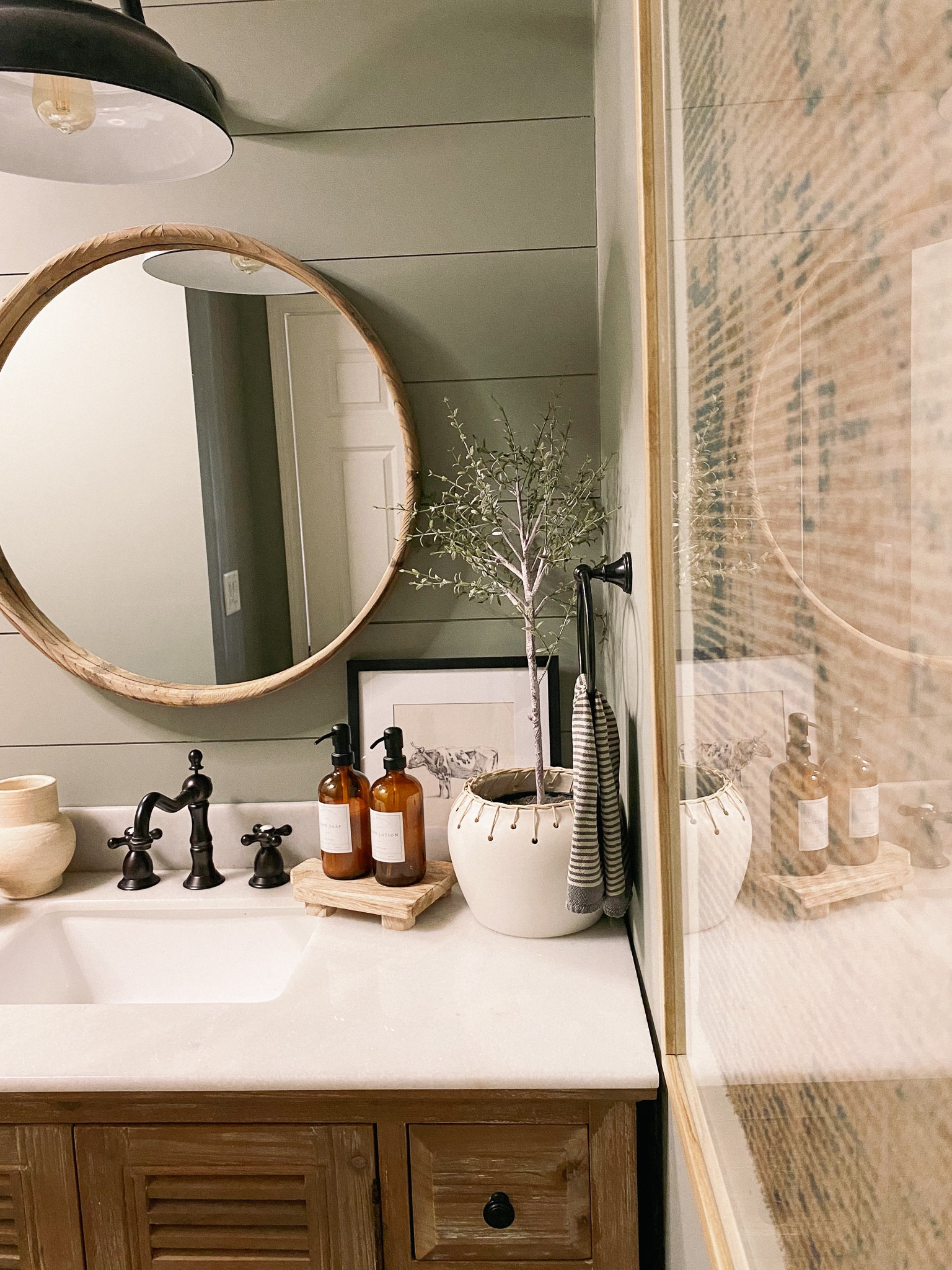 Bathroom decor, bathroom inspo, bathroom design ideas, powder bathroom, powder bath inspo 

#LTKstyletip #LTKhome #LTKsalealert