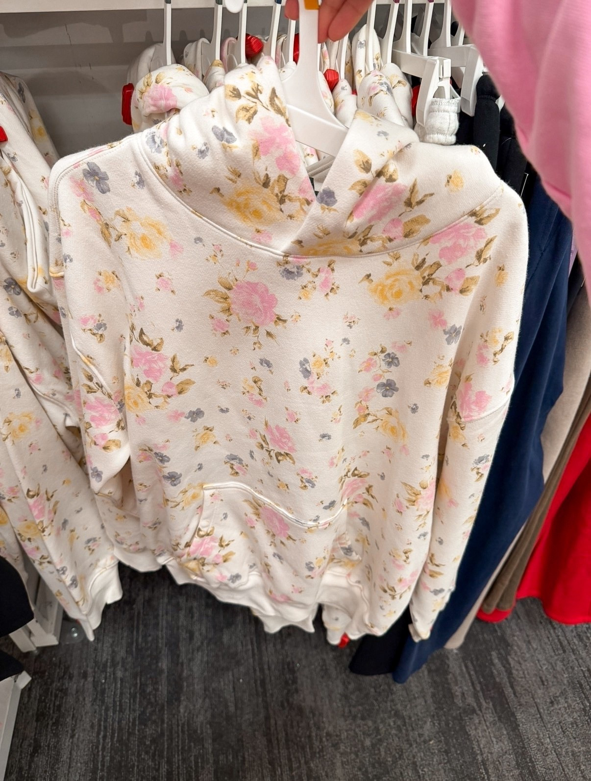 New oversized floral hoodie 😍

#LTKootd