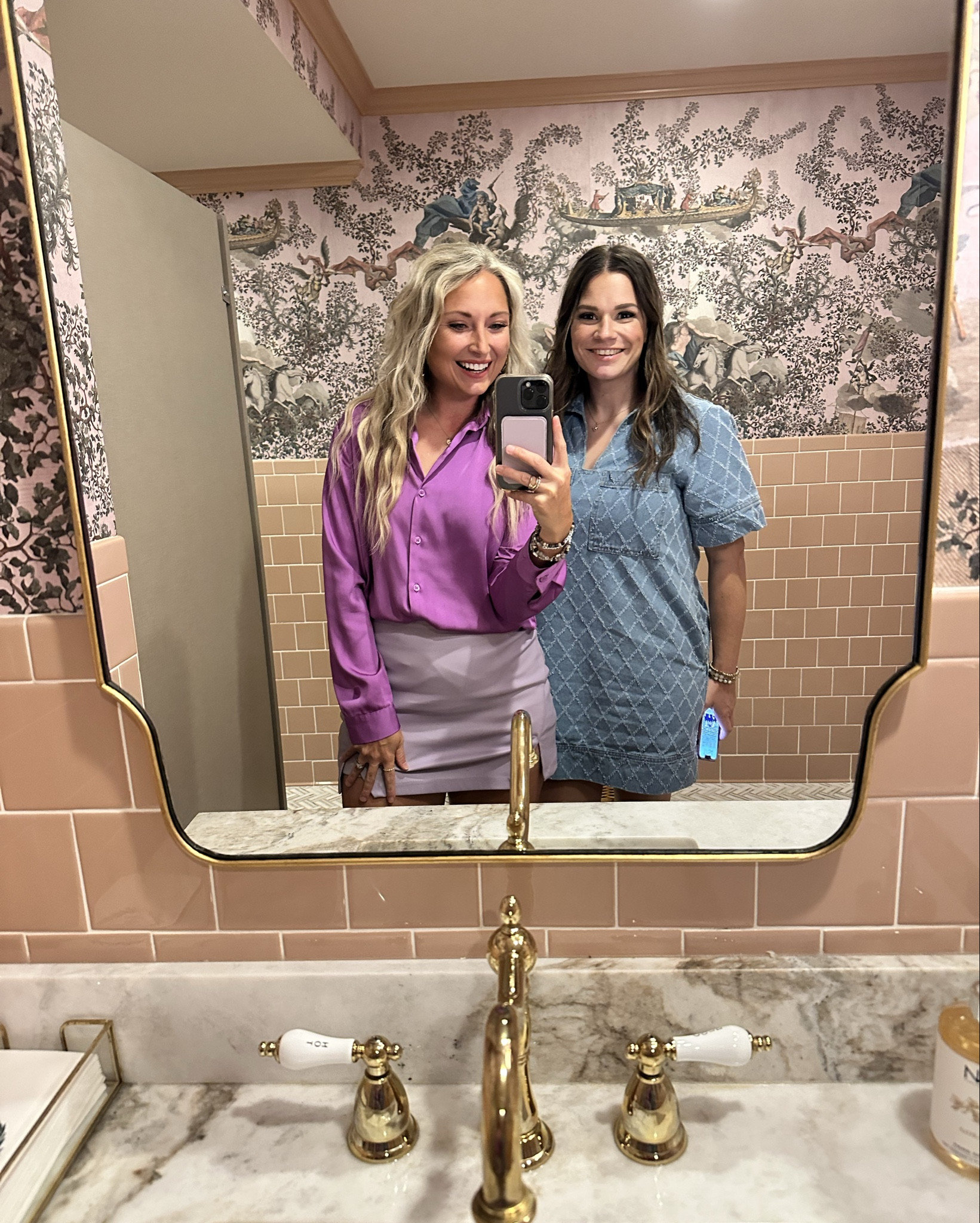 Head to toe look!
Date night #OOTD #datenight

So many asked for outfit deets 💜
Top + Bottom are from a local boutique, but found similar ones online. 😘

#LTKFindsUnder50
