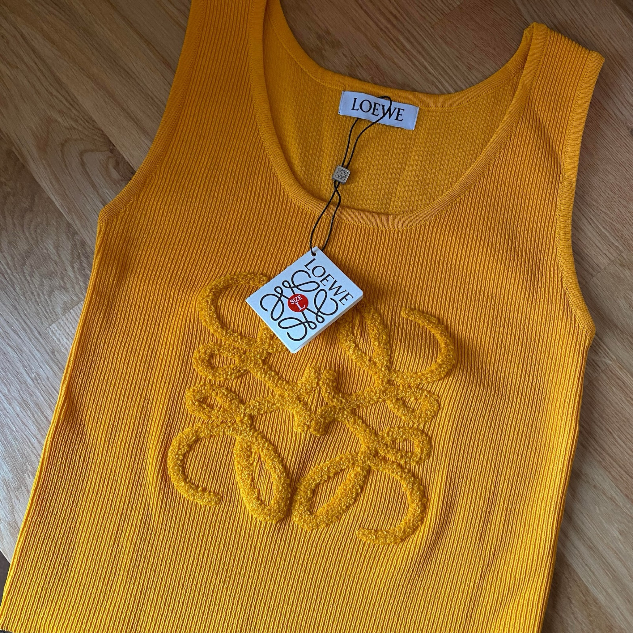 Loewe anagram Tanktop #dhgate

#LTKFindsUnder100 #LTKFindsUnder50