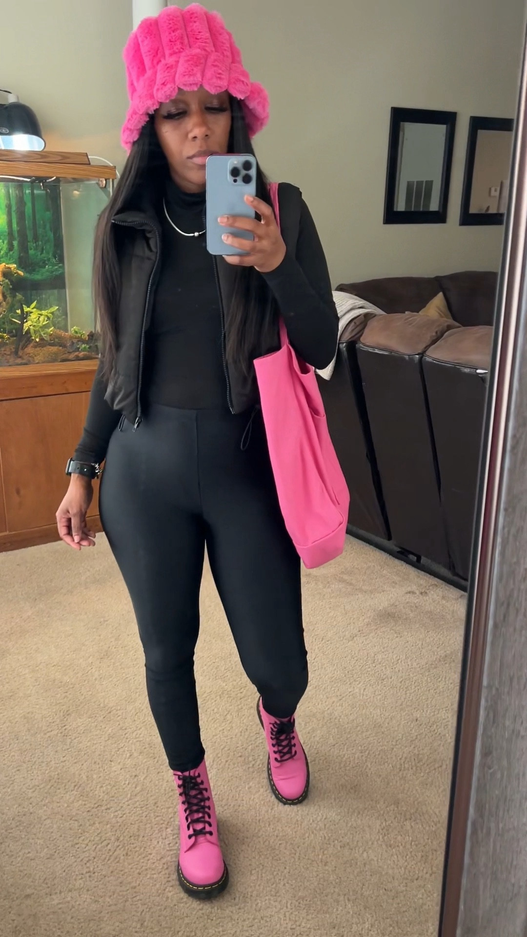 How to style an all black outfit. I’m wearing a black long sleeve bodysuit, black leggings, and a black puffer vest.
Outfit 1: black beanie with black purse
Outfit 2: red hat with red heart shaped purse
Outfit 3: pink bucket hat with pink tote