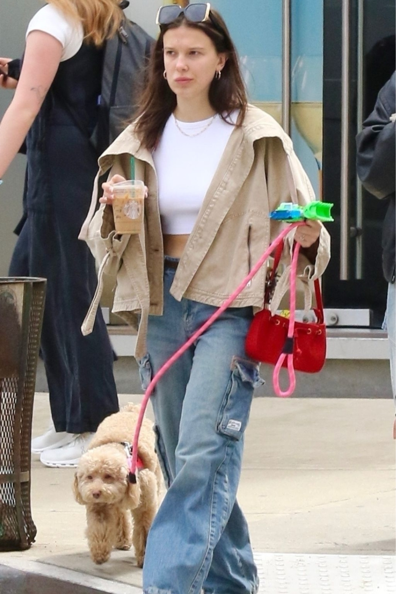 Shop Millie Bobby Brown's denim cargo pants jeans, khaki parka coat #MillieBobbyBrown #CelebrityStyle

#LTKstyletip