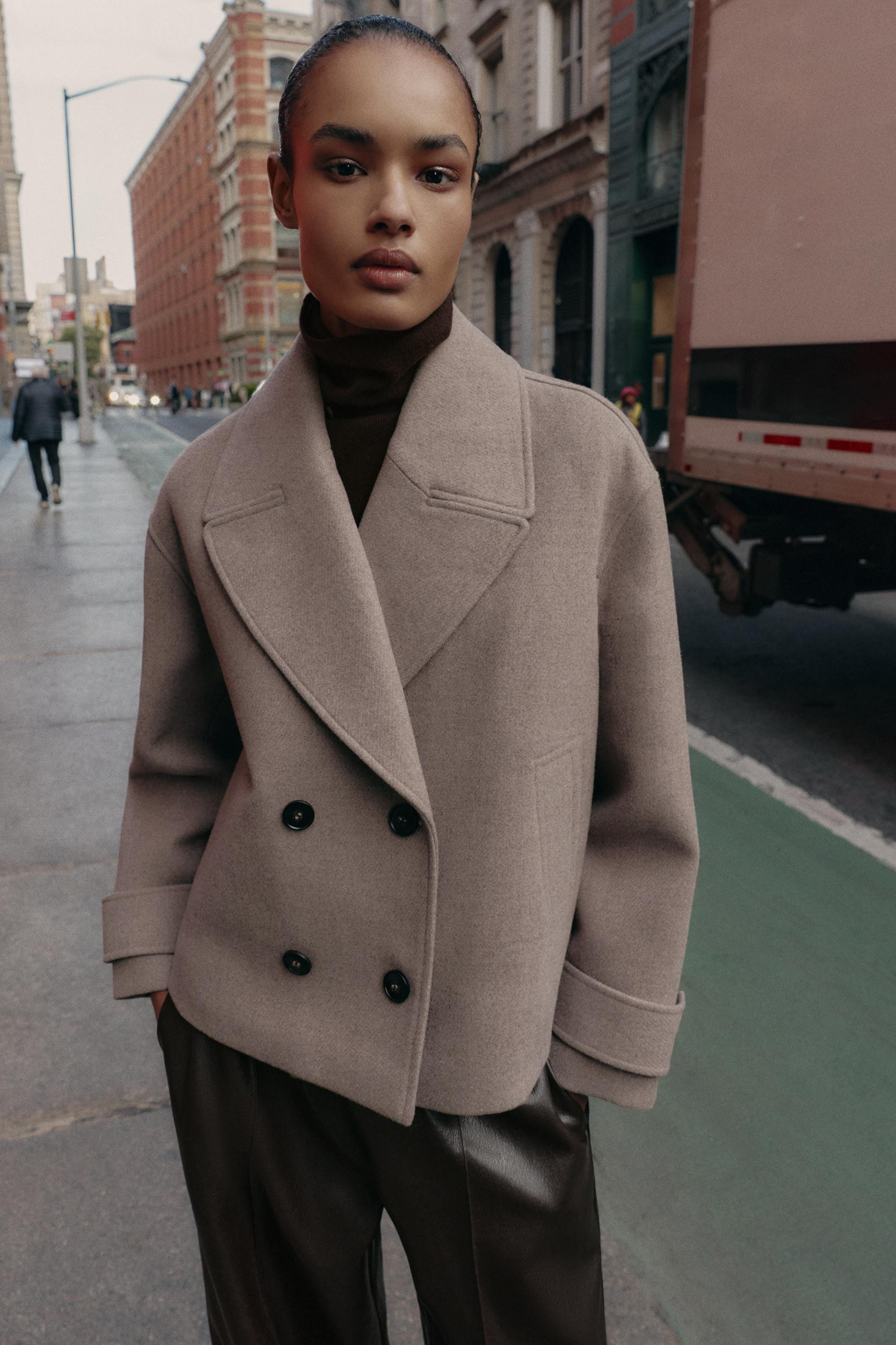 DOUBLE-BREASTED SHORT COAT | Zara UK