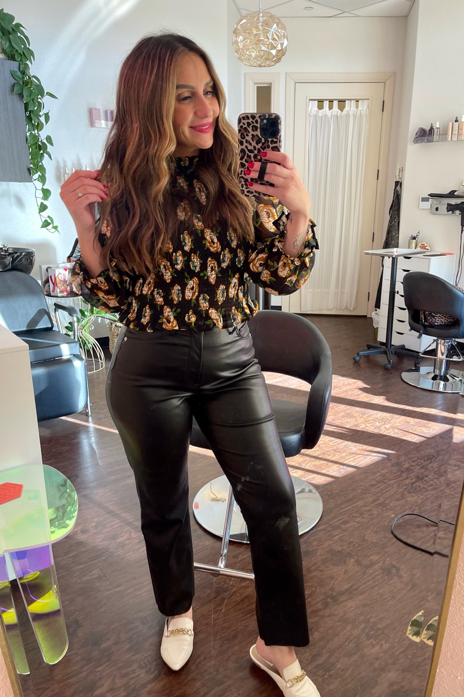 These pants are fleece lined, so soft and not too hot ❤️‍🔥
I’m 5’6”
Top - M
Pants - 8
Shoes TTS - 9.5