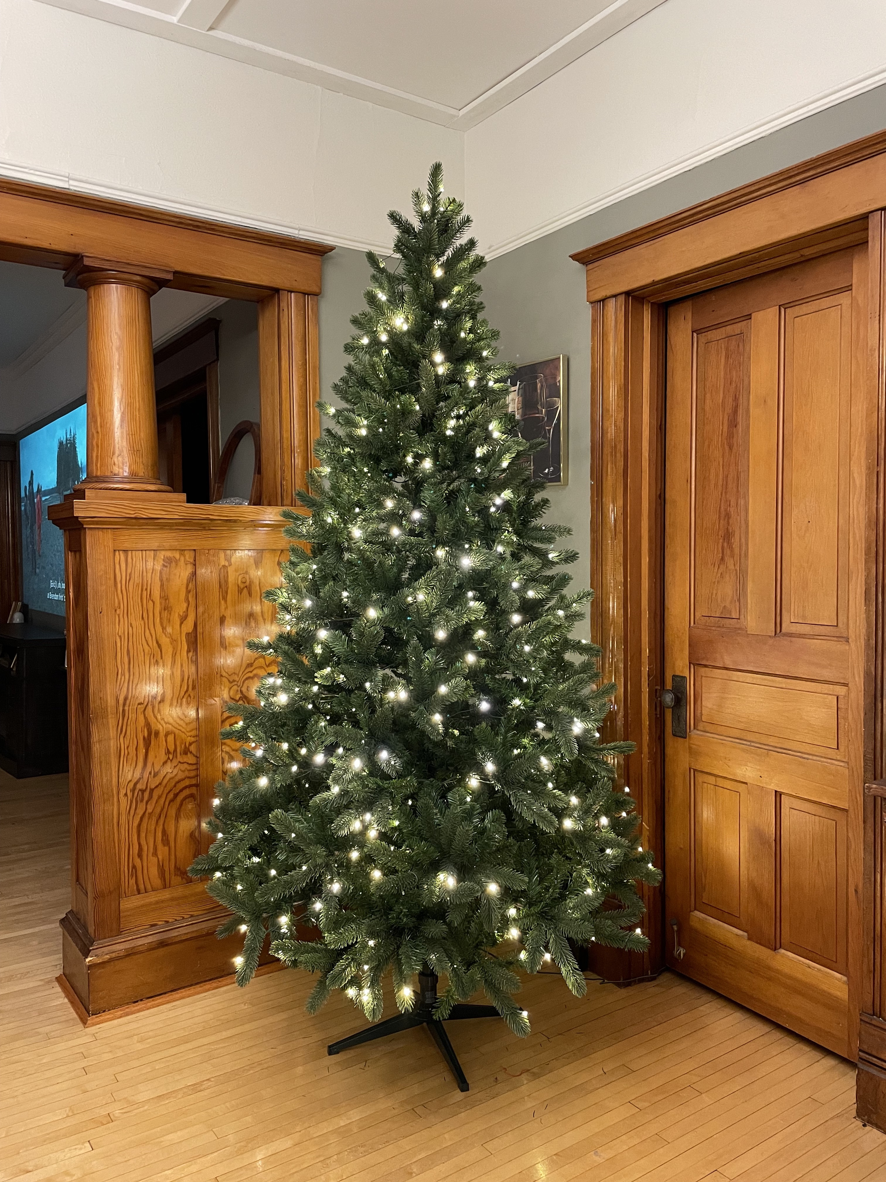 The prettiest twinkling Christmas tree for under $200! 🎄  

 #LTKHoliday