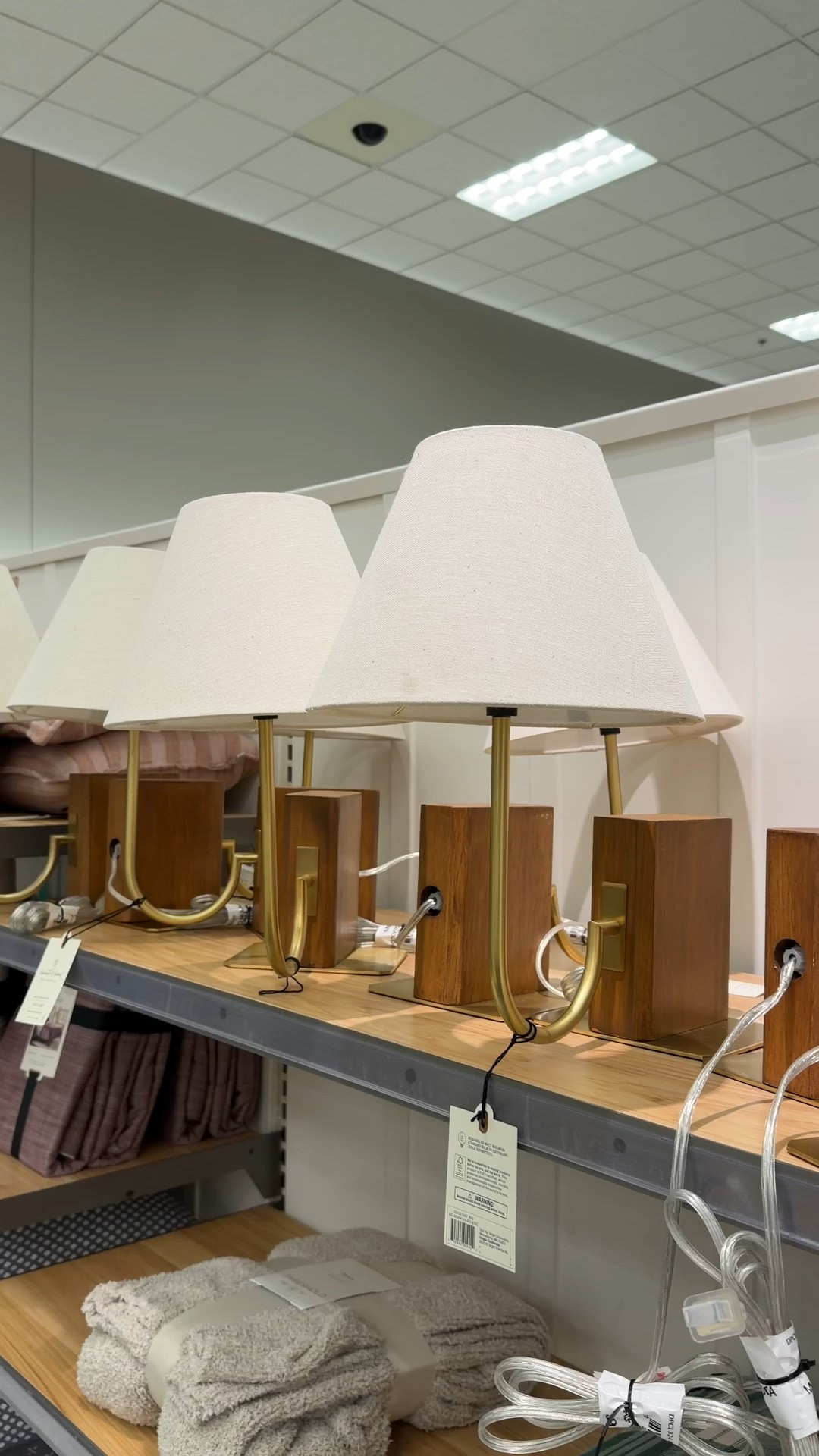 Hearth and Hand with Magnolia lamp

Would be so cute styled on a bookshelf!! Has a cord but you could add a battery operated lightbulb 💡 

New spring 2026

#LTKHome