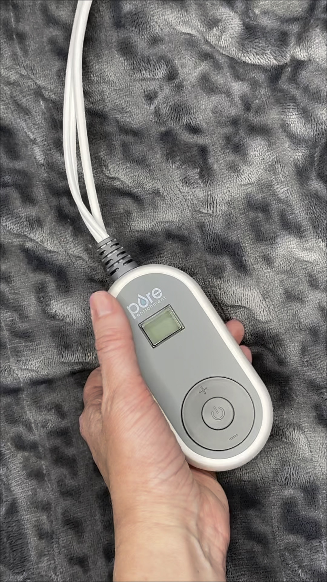 Freezing? Nah, just wrap up in a heated blanket and vibe in warmth all night. ❄️🔥 No more shivers, just straight-up cozy feels. Whether you’re binging, napping, or just chilling, this blanket’s got you. 🛋️✨ Get snug and give that Winter flex. 🤩