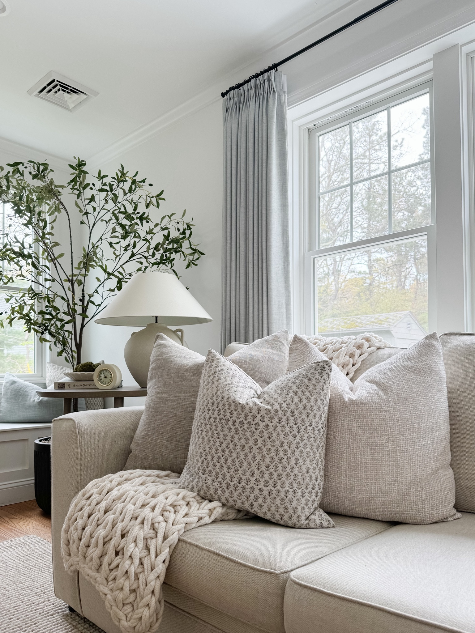Affordable Living Room Finds

Curtains, Home finds, throw pillows, home decor, home inspo, decor finds, decor inspo, affordable home, affordable decor, amazon home, amazon finds, amazon decor, neutral home, home inspo, home styling

#LTKSaleAlert #LTKFindsUnder50 #LTKHome