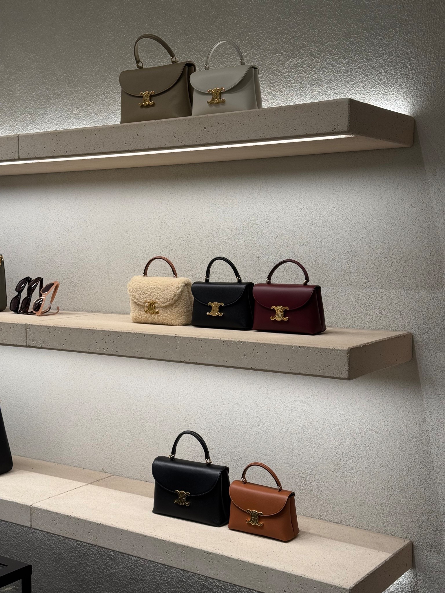 Love Céline Handbags 😍

#ltkitbag #celinebag #ltkfestive #ltuxury #carmrnjarawittich 

#LTKdeutschland #LTKgiftguide #LTKeurope